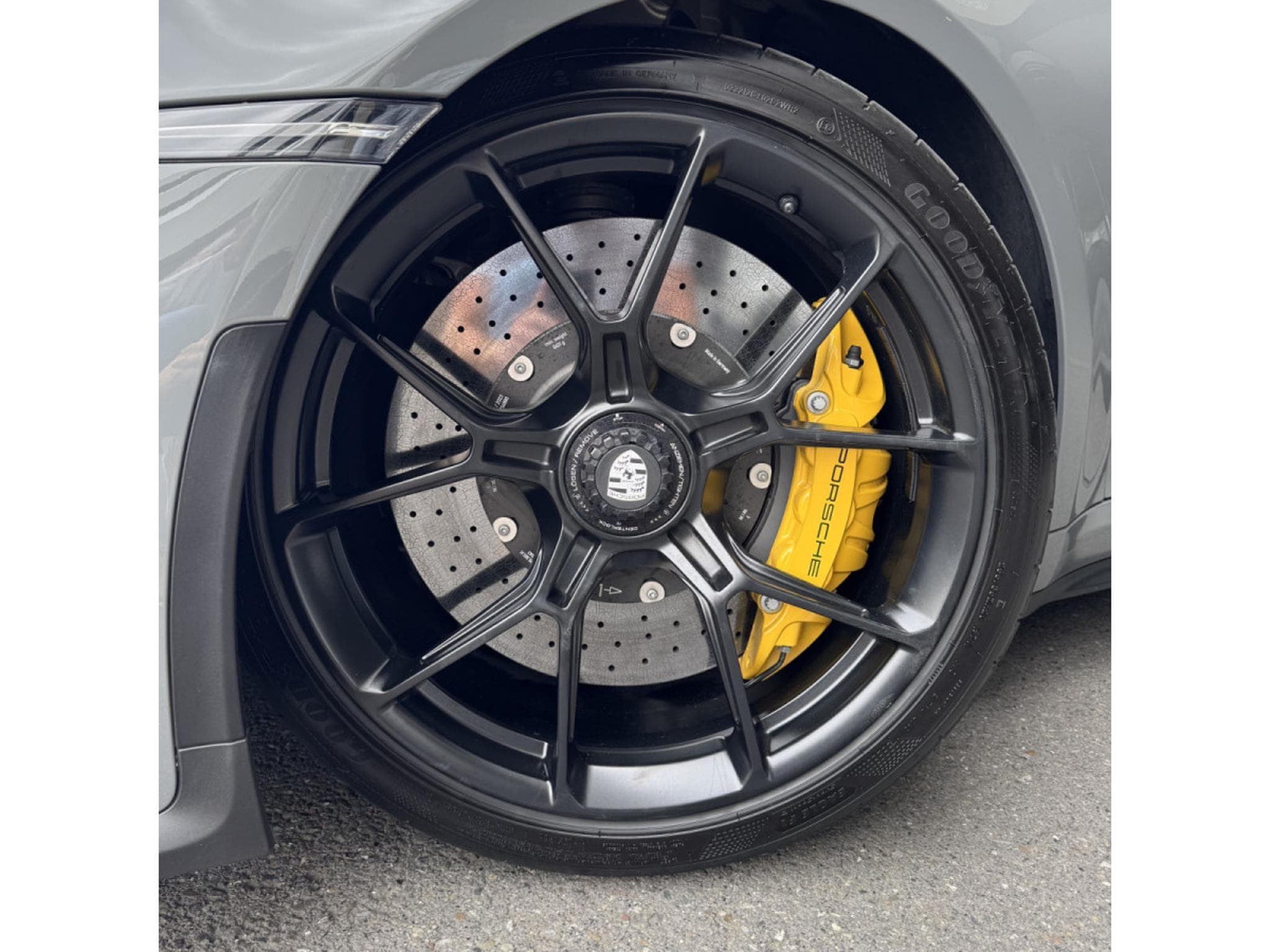 Porsche 911 GT3 TOURING (2023) - Photo 9