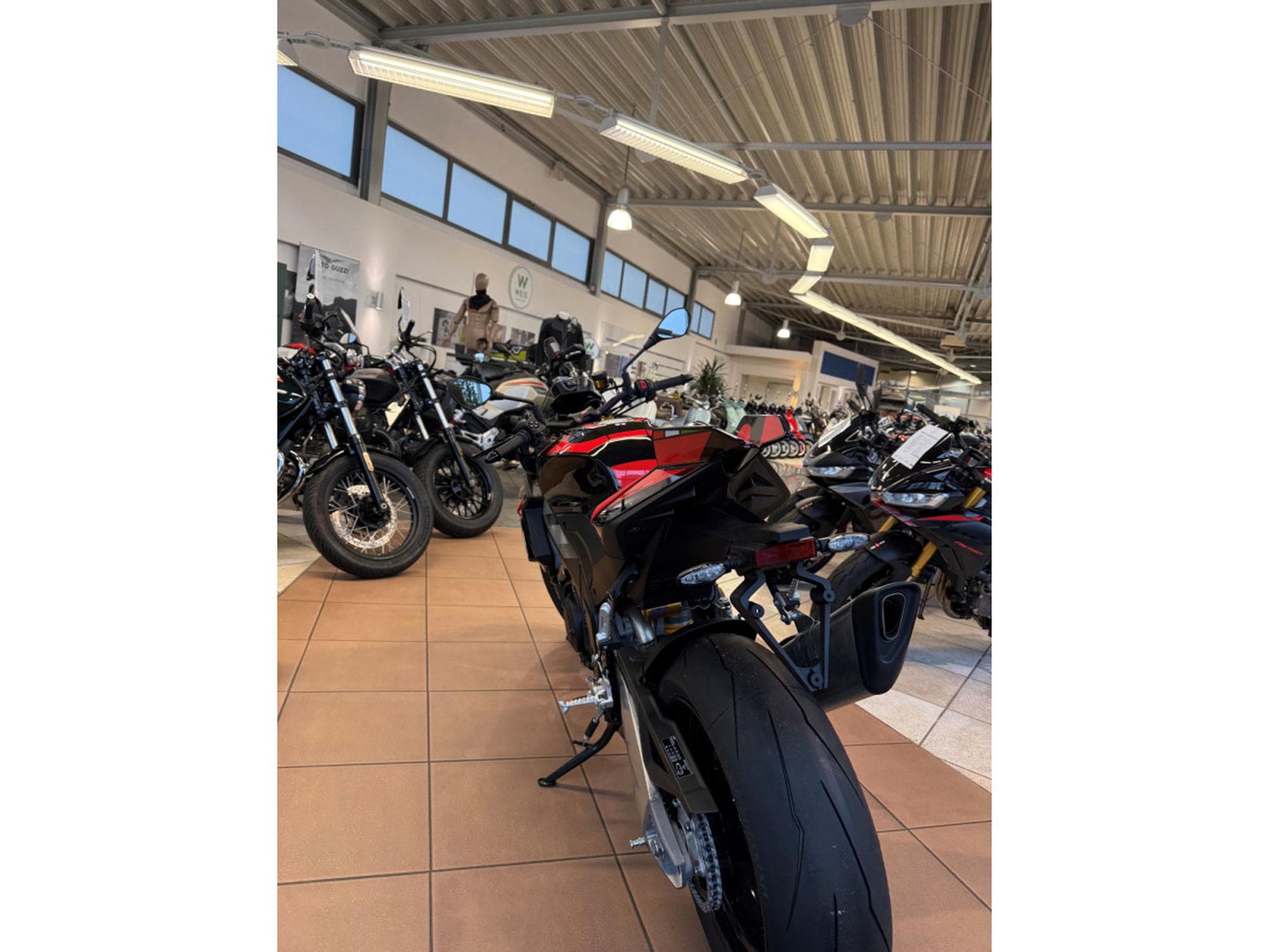 Aprilia Tuono 1100 v4 Factory (2026) - Foto 2