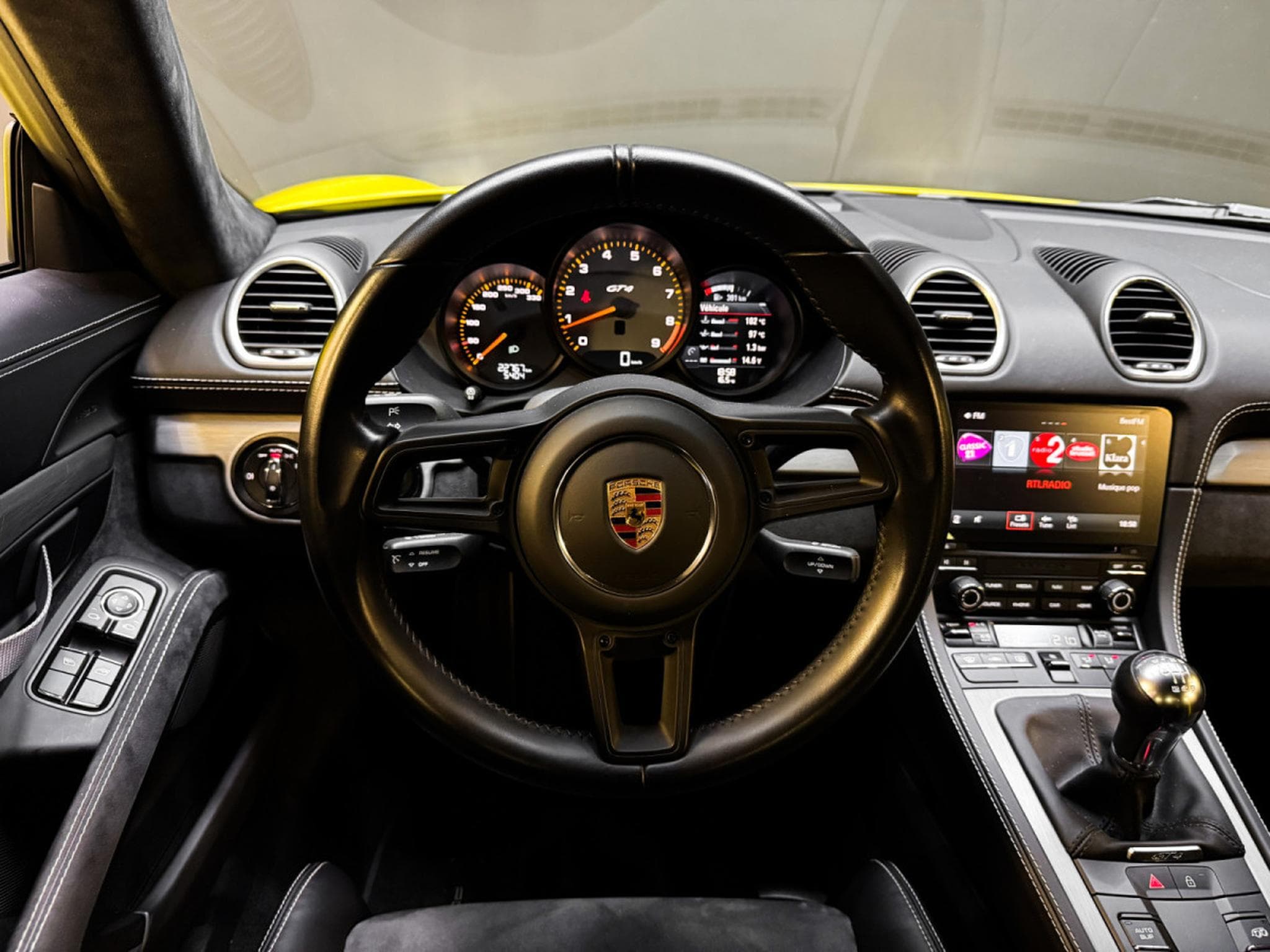 Porsche Cayman 718 GT4 (2020) - Photo 11