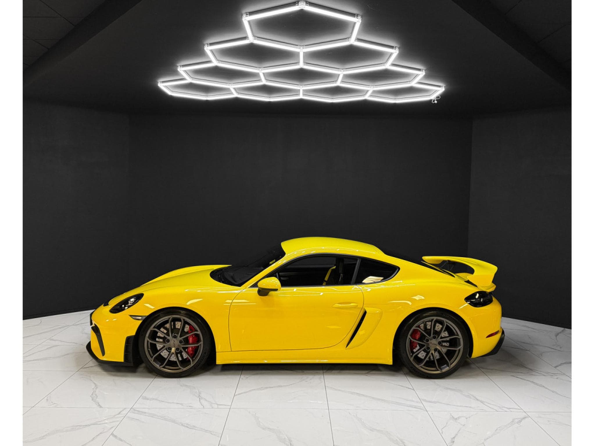Porsche Cayman 718 GT4 (2020) - Photo 2