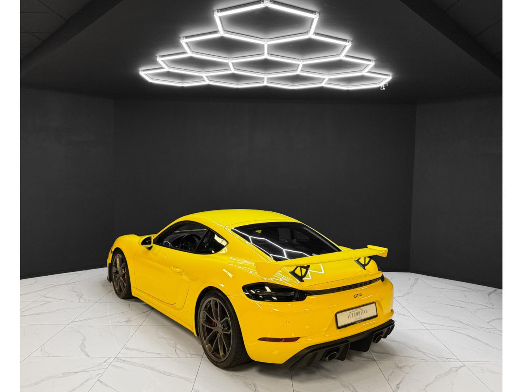 Porsche Cayman 718 GT4 (2020) - Photo 3