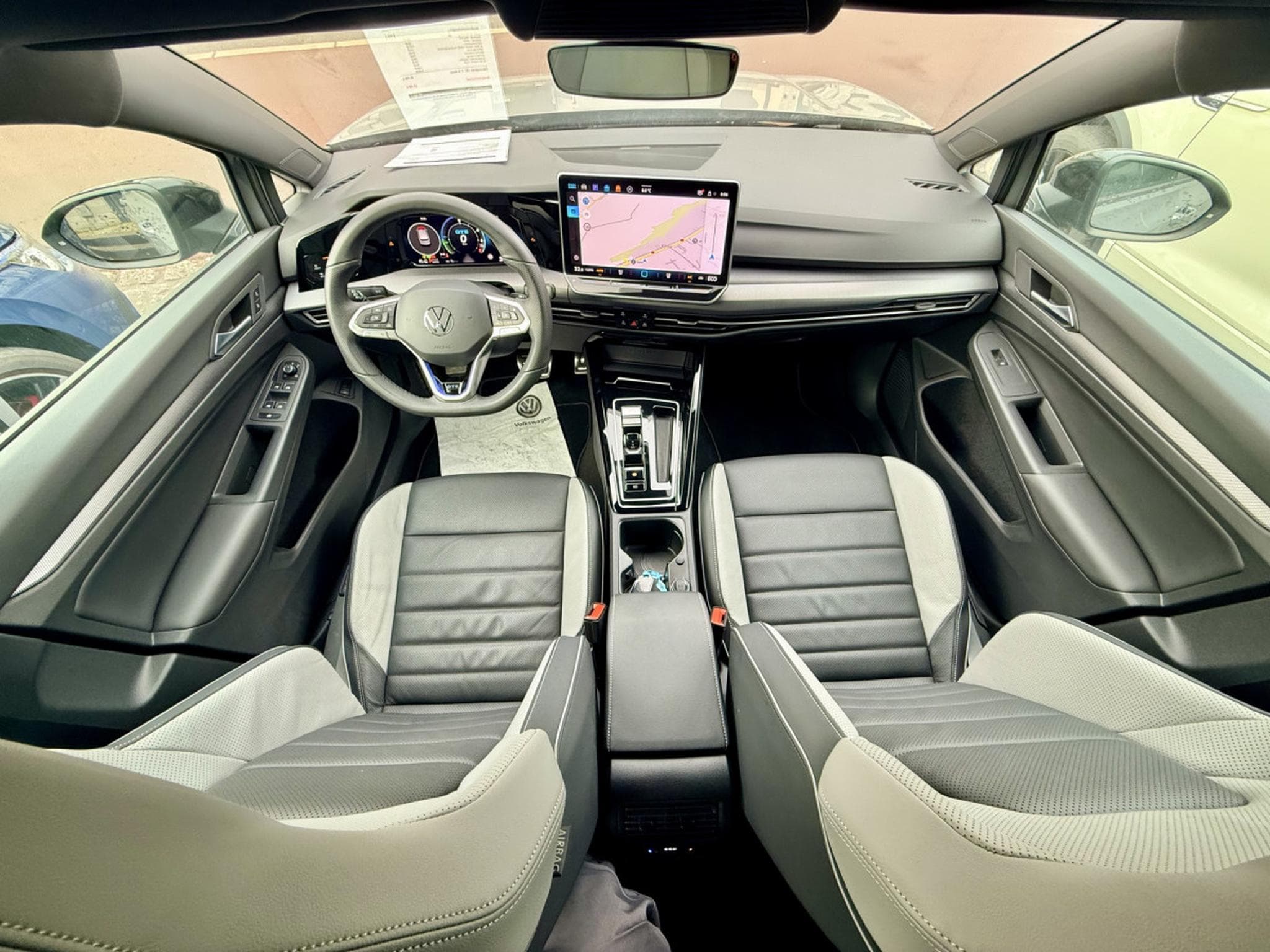 VW Golf GTE 1.5 eHybrid 130 kW / 177 CV Boîte à double embrayage 6 v (2025) - Photo 4