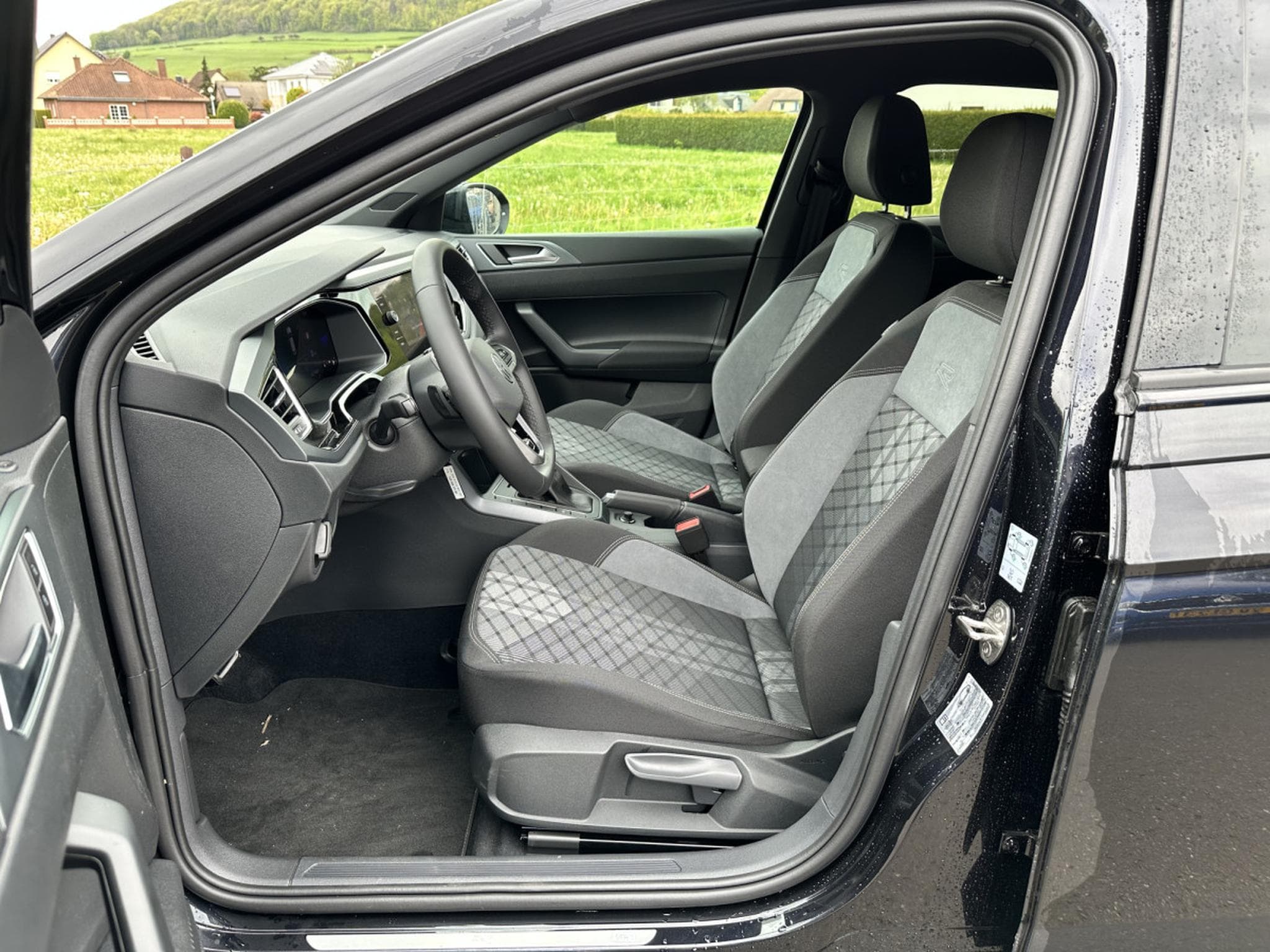 VW Taigo R-Line 1.5 TSI 150ch DSG 7 vitesses (2024) - Photo 3