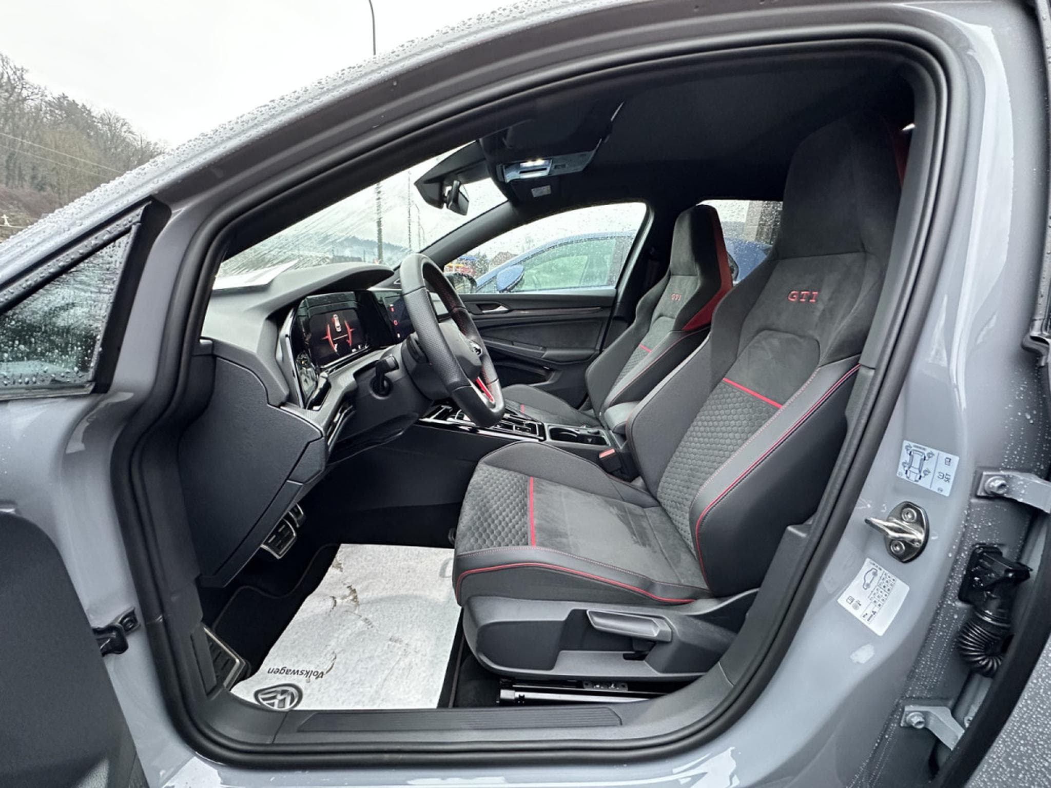 VW Golf GTI Clubsport 2.0 TSI 221 kW / 300 CV Boîte à double embraya (2024) - Foto 3