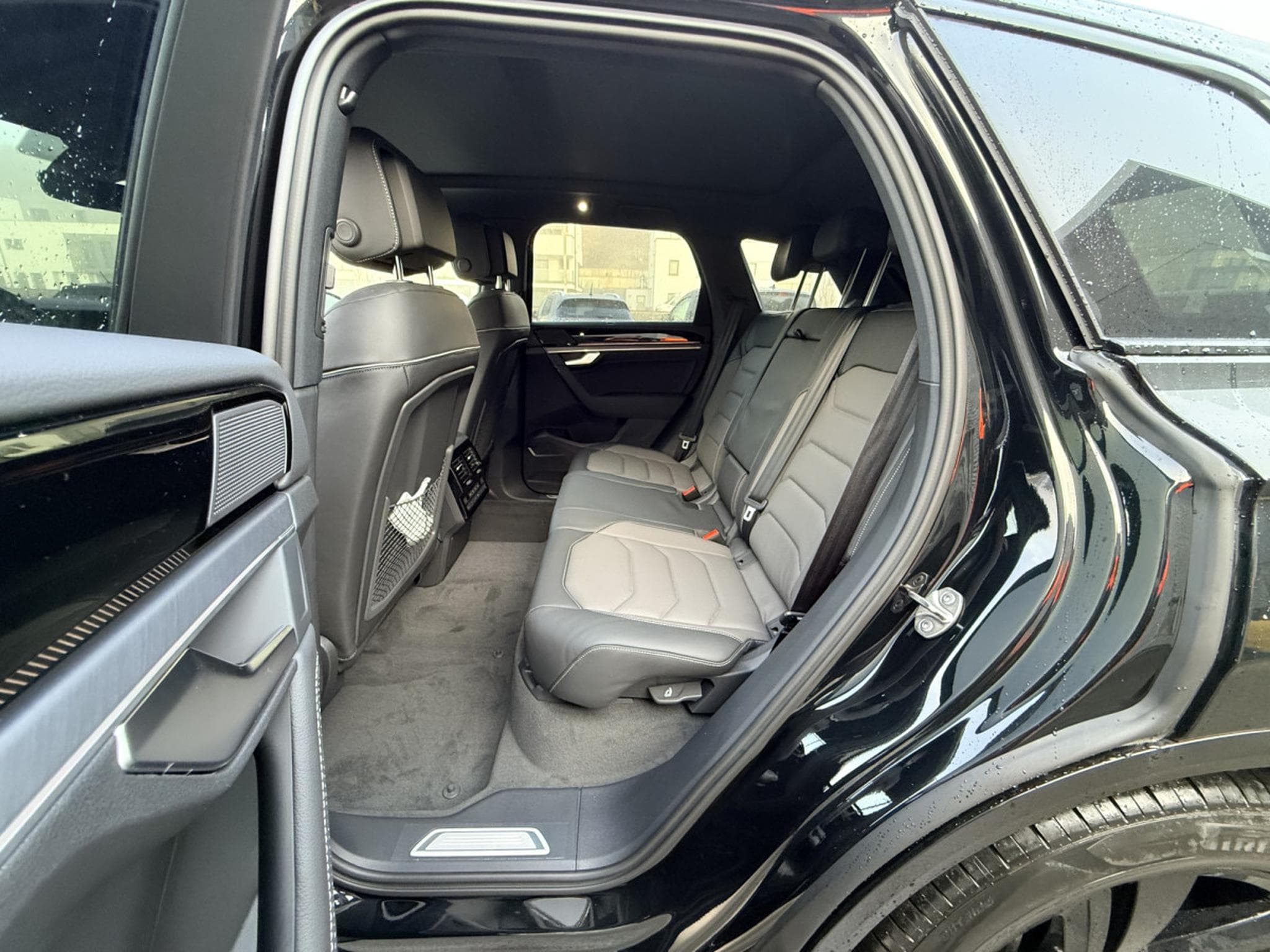 VW Touareg R-Line FINAL EDITION 3.0 V6 TDI 4MOTION 286cv Boîte automati (2026) - Foto 6