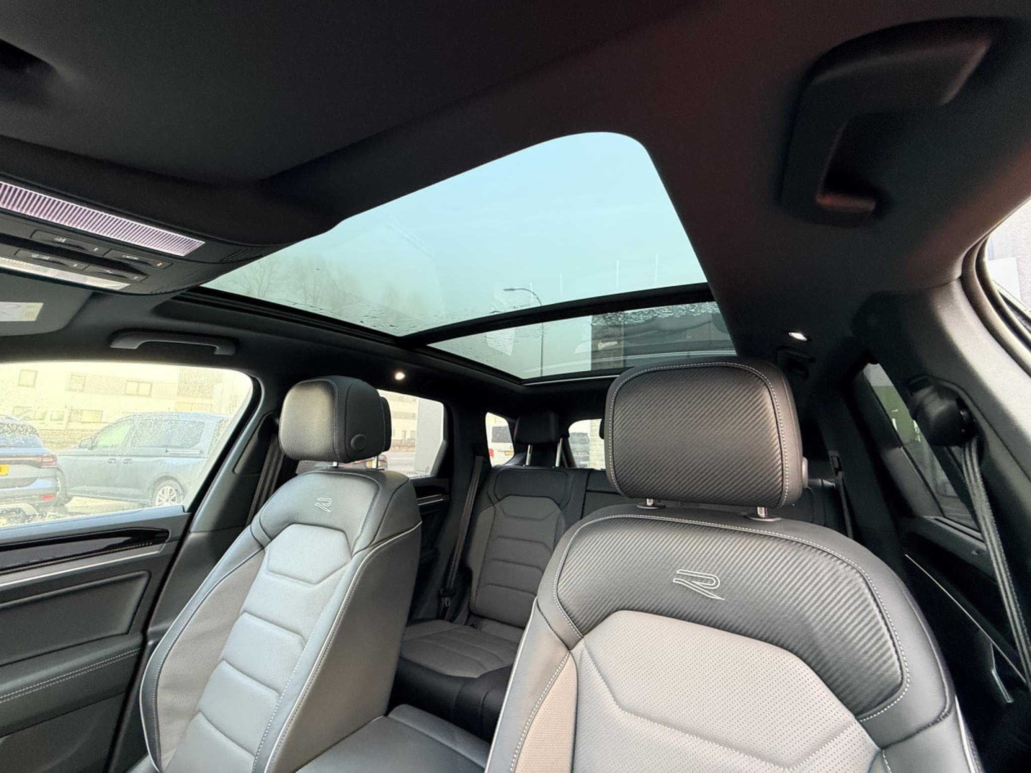 VW Touareg R-Line FINAL EDITION 3.0 V6 TDI 4MOTION 286cv Boîte automati (2026) - Foto 8