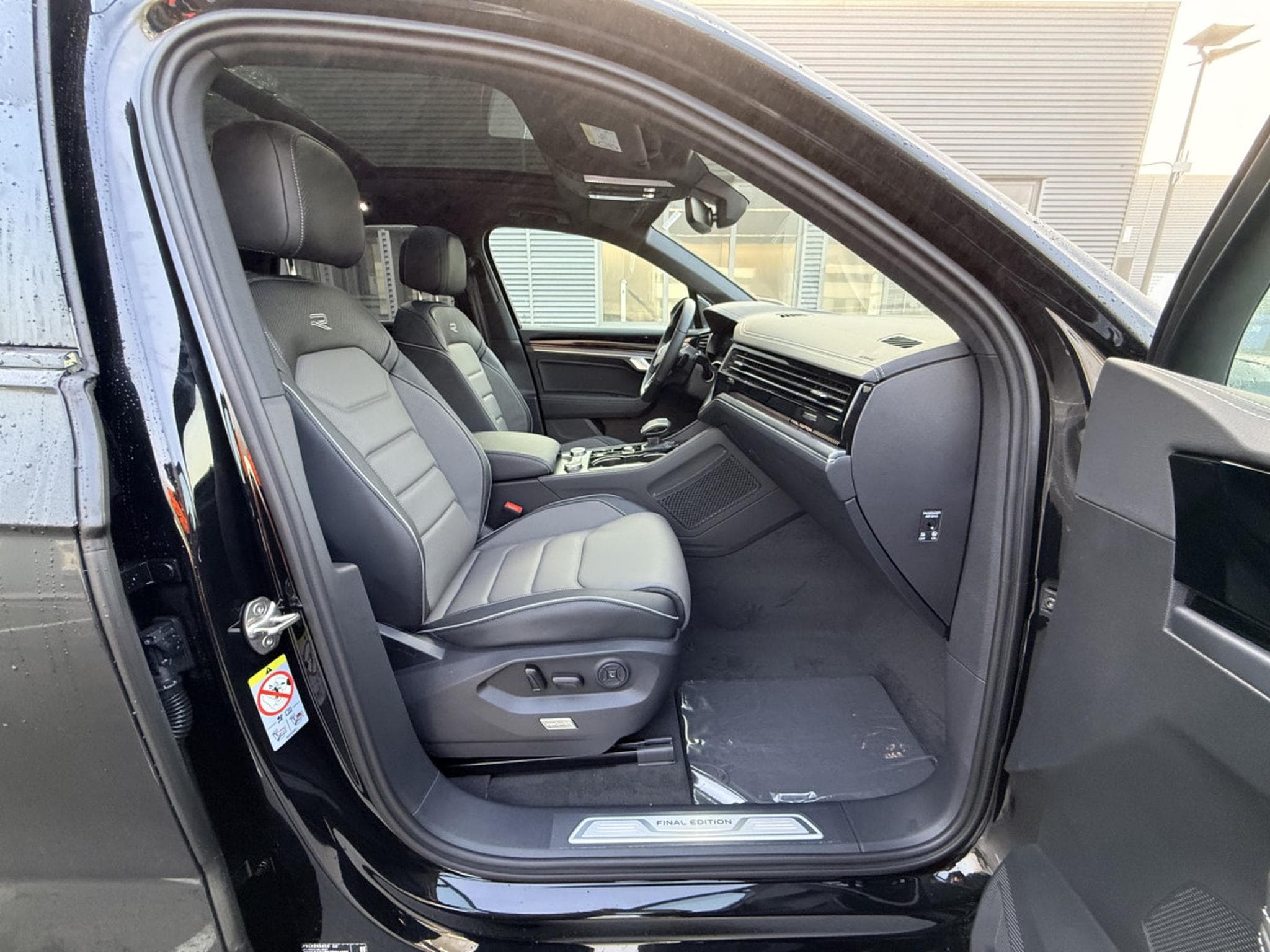 VW Touareg R-Line FINAL EDITION 3.0 V6 TDI 4MOTION 286cv Boîte automati (2026) - Foto 9