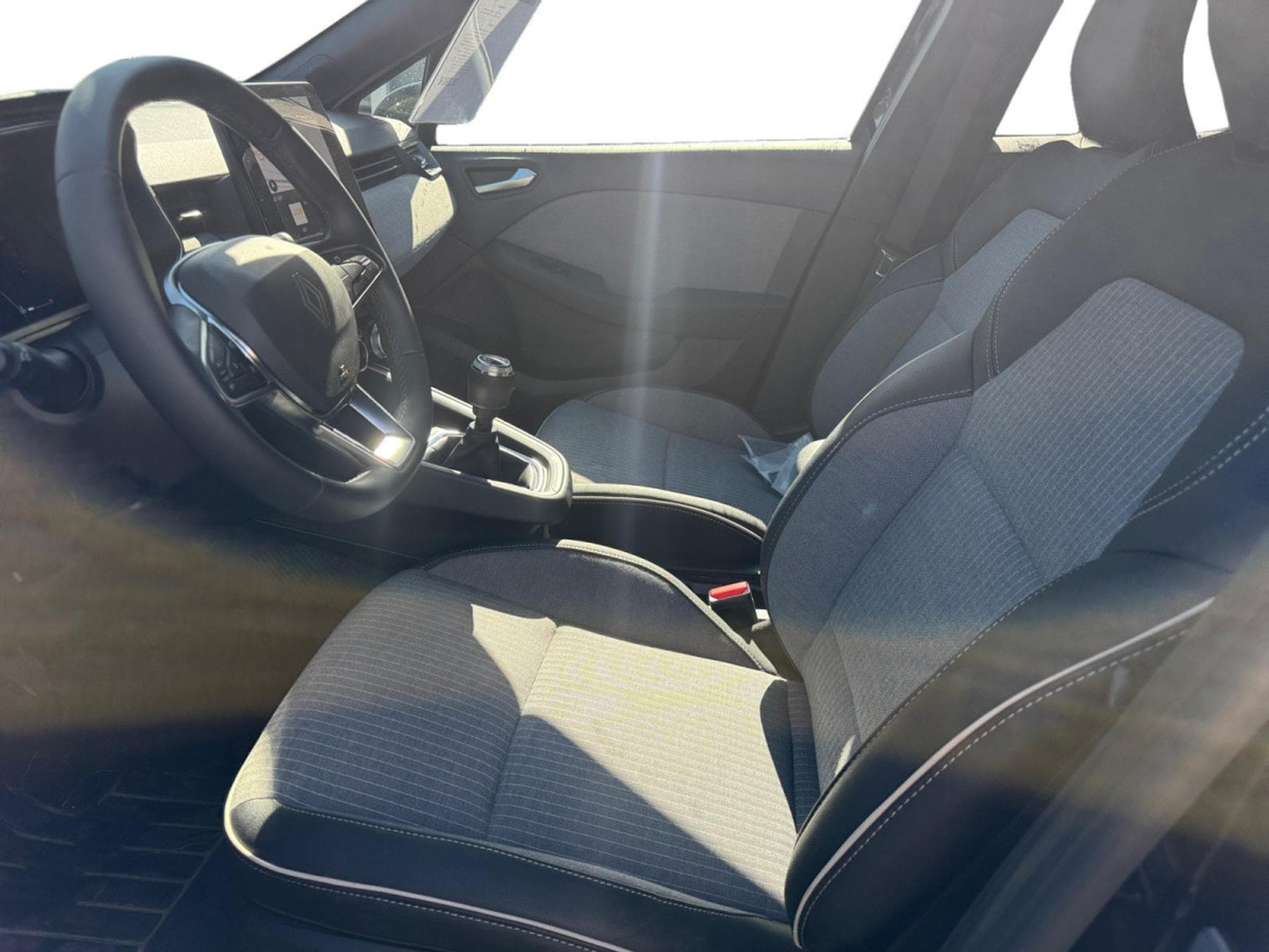 Renault Clio 1.0 Tce Techno (2024) - Photo 6