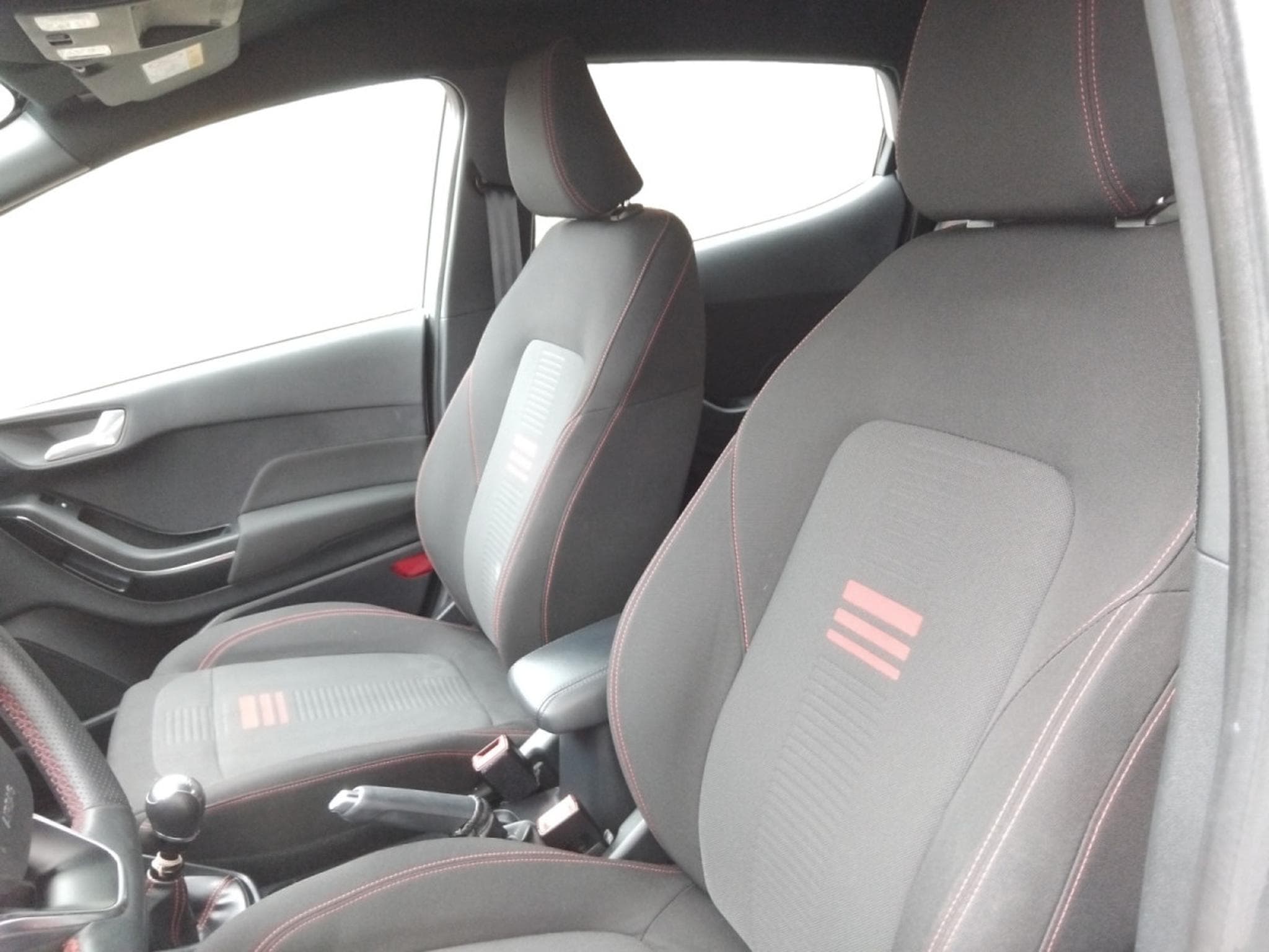 Ford Fiesta 1.0 EcoBoost MHEV ST-Line X (2022) - Photo 8