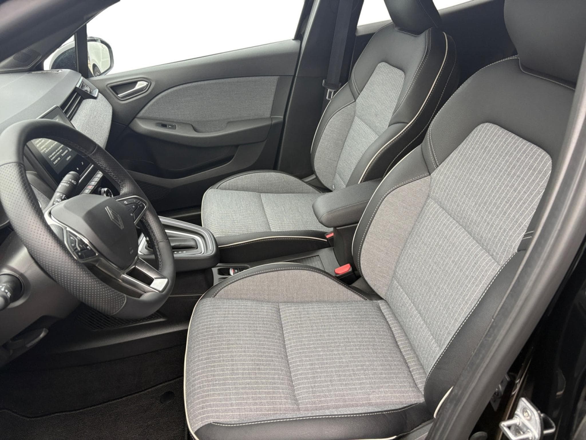 Renault Clio 1.6i Techno E-Tech Full Hybrid (2025) - Foto 6