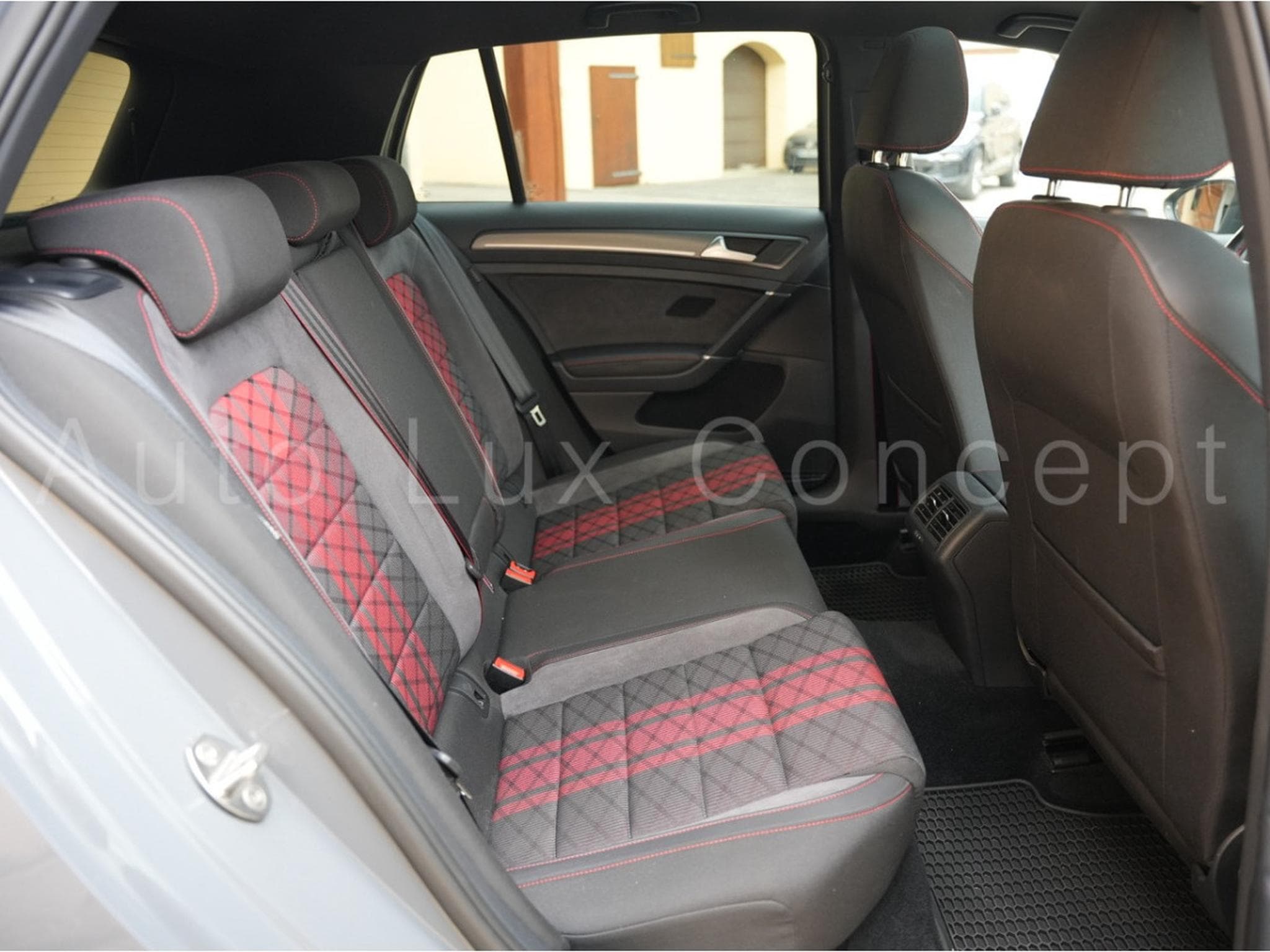 VW Golf GTI TCR 2.0 TSI 290ch DSG7 (2019) - Photo 11