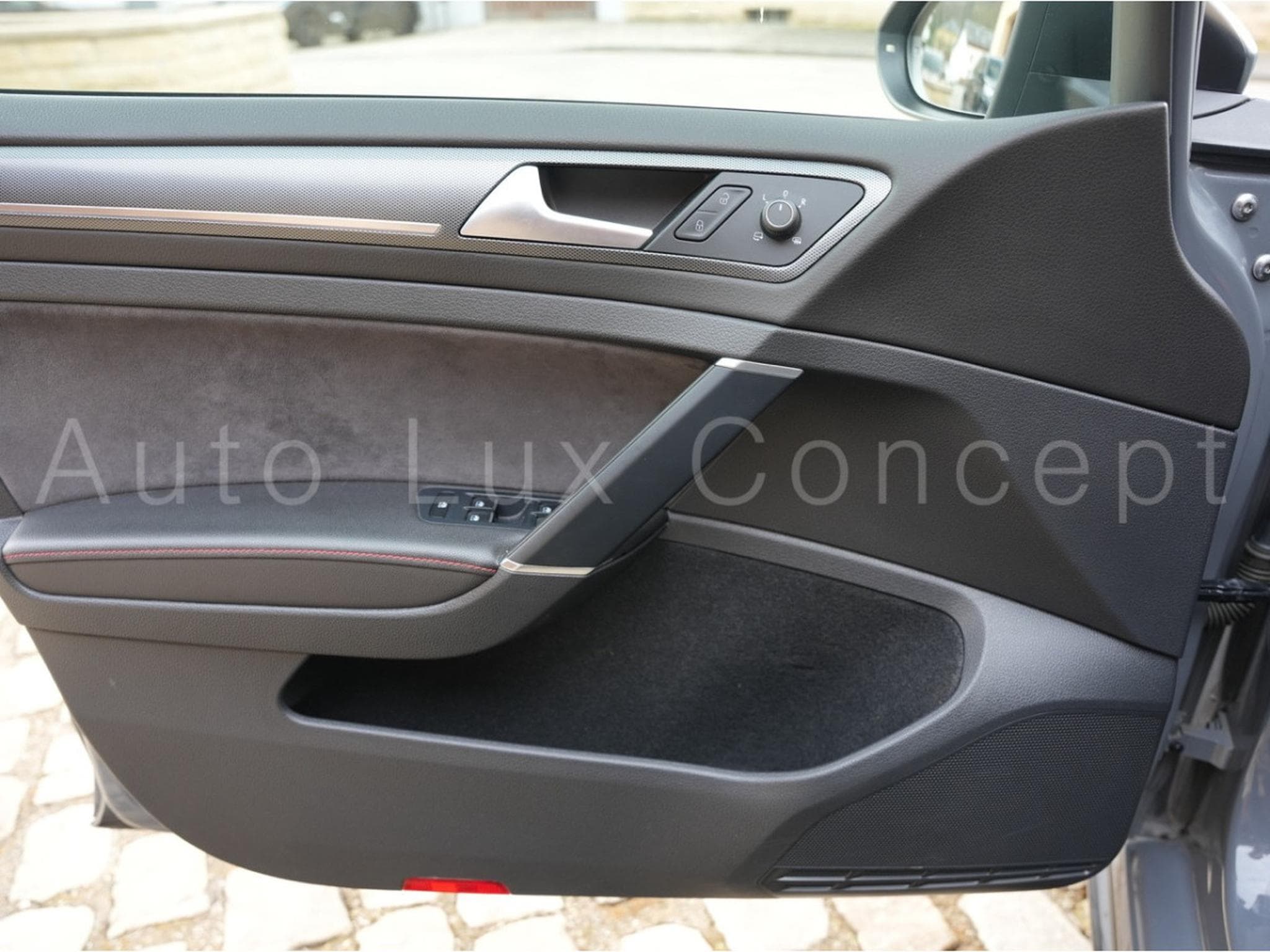 VW Golf GTI TCR 2.0 TSI 290ch DSG7 (2019) - Photo 19