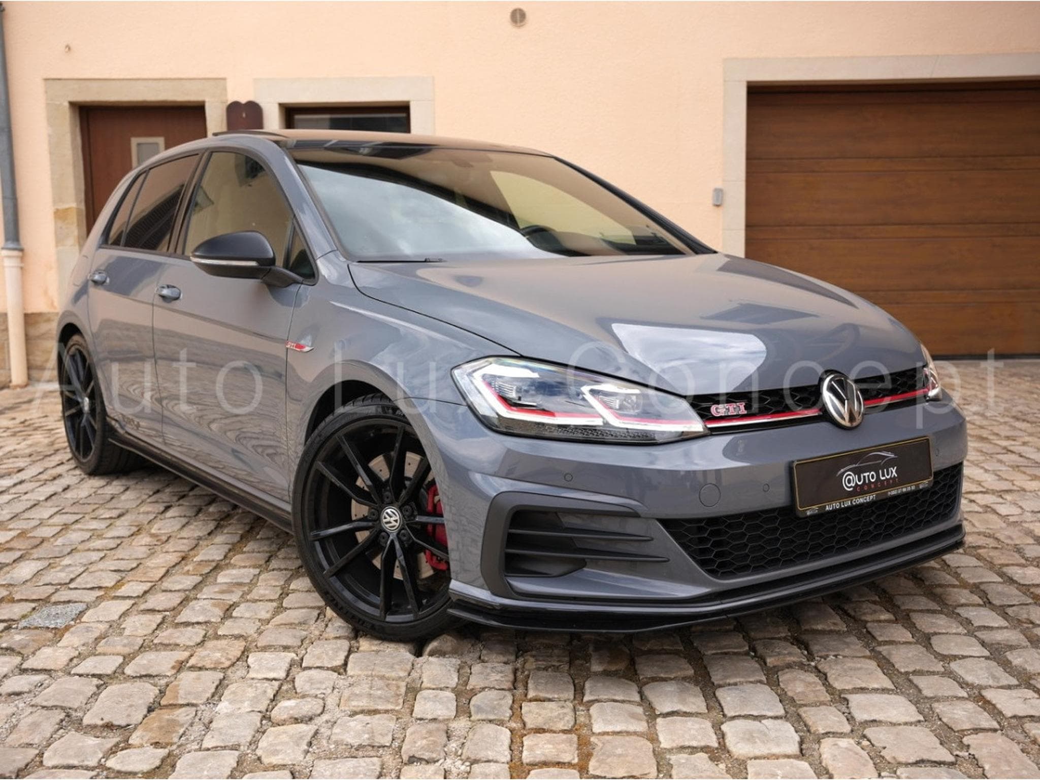 VW Golf GTI TCR 2.0 TSI 290ch DSG7 (2019) - Photo 2