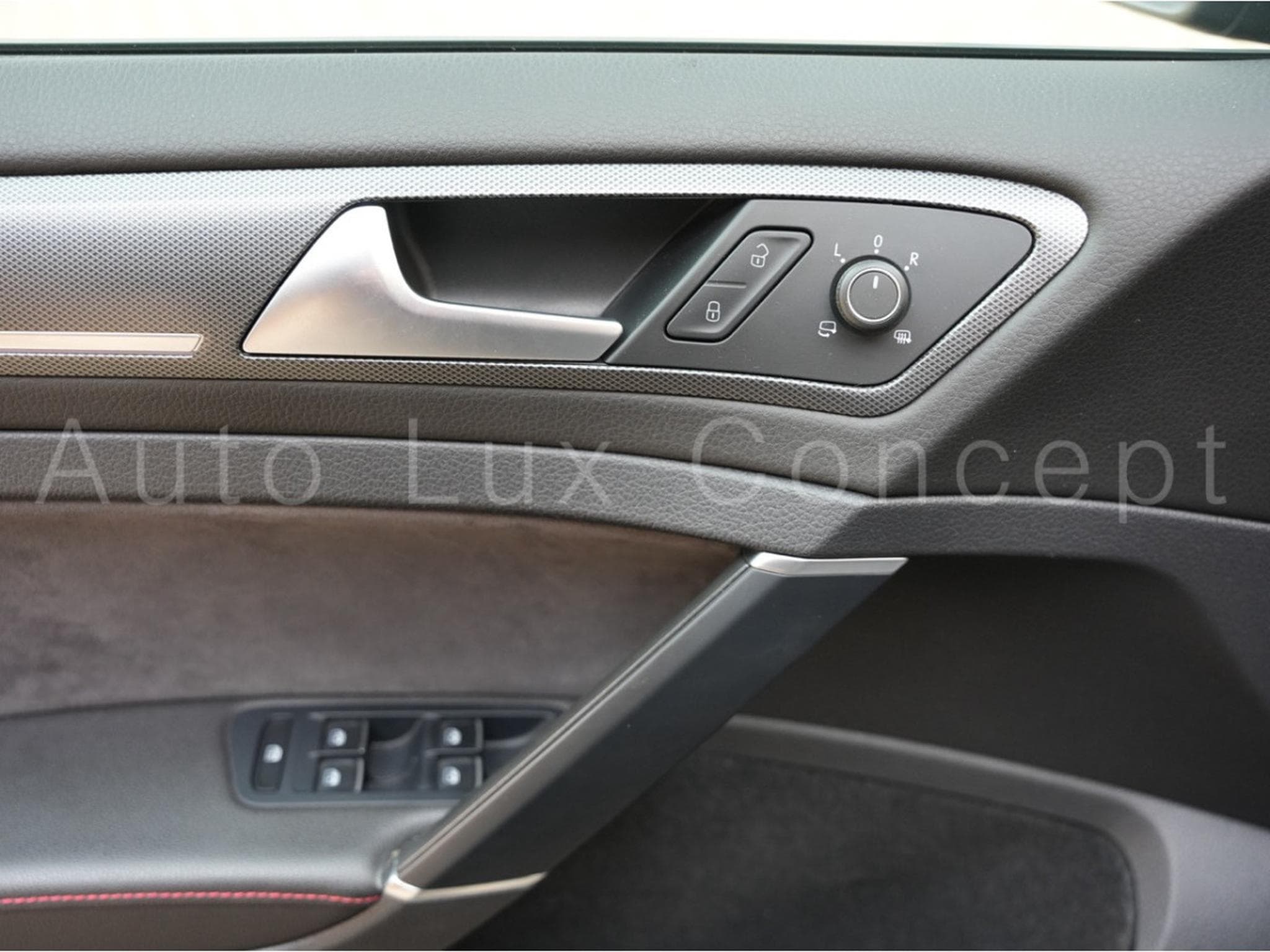 VW Golf GTI TCR 2.0 TSI 290ch DSG7 (2019) - Photo 20