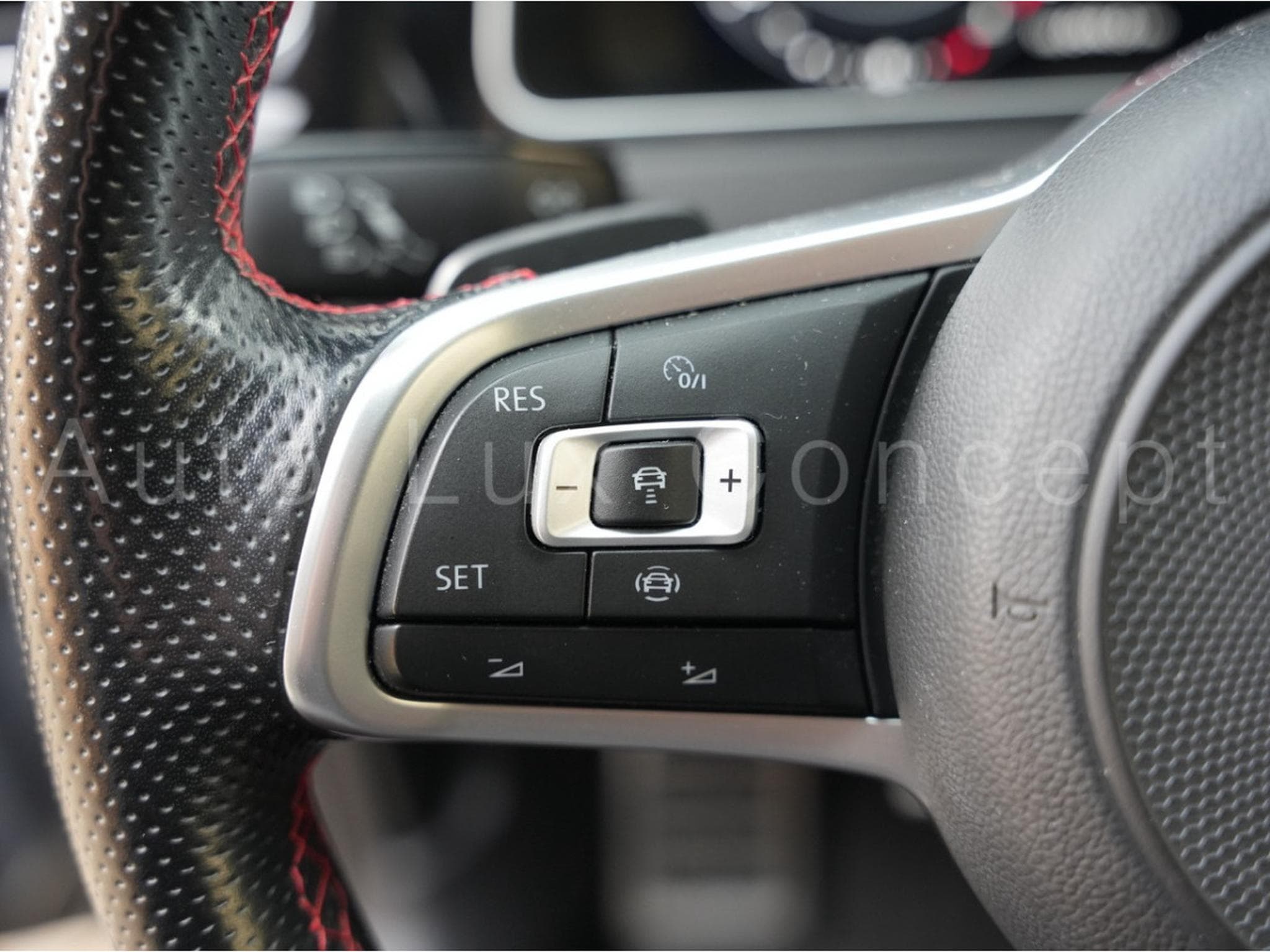 VW Golf GTI TCR 2.0 TSI 290ch DSG7 (2019) - Photo 23