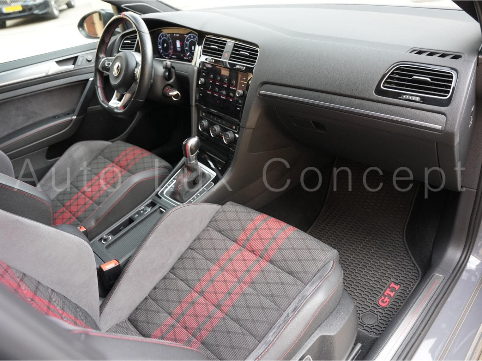 VW Golf GTI TCR 2.0 TSI 290ch DSG7 (2019) - Photo 6