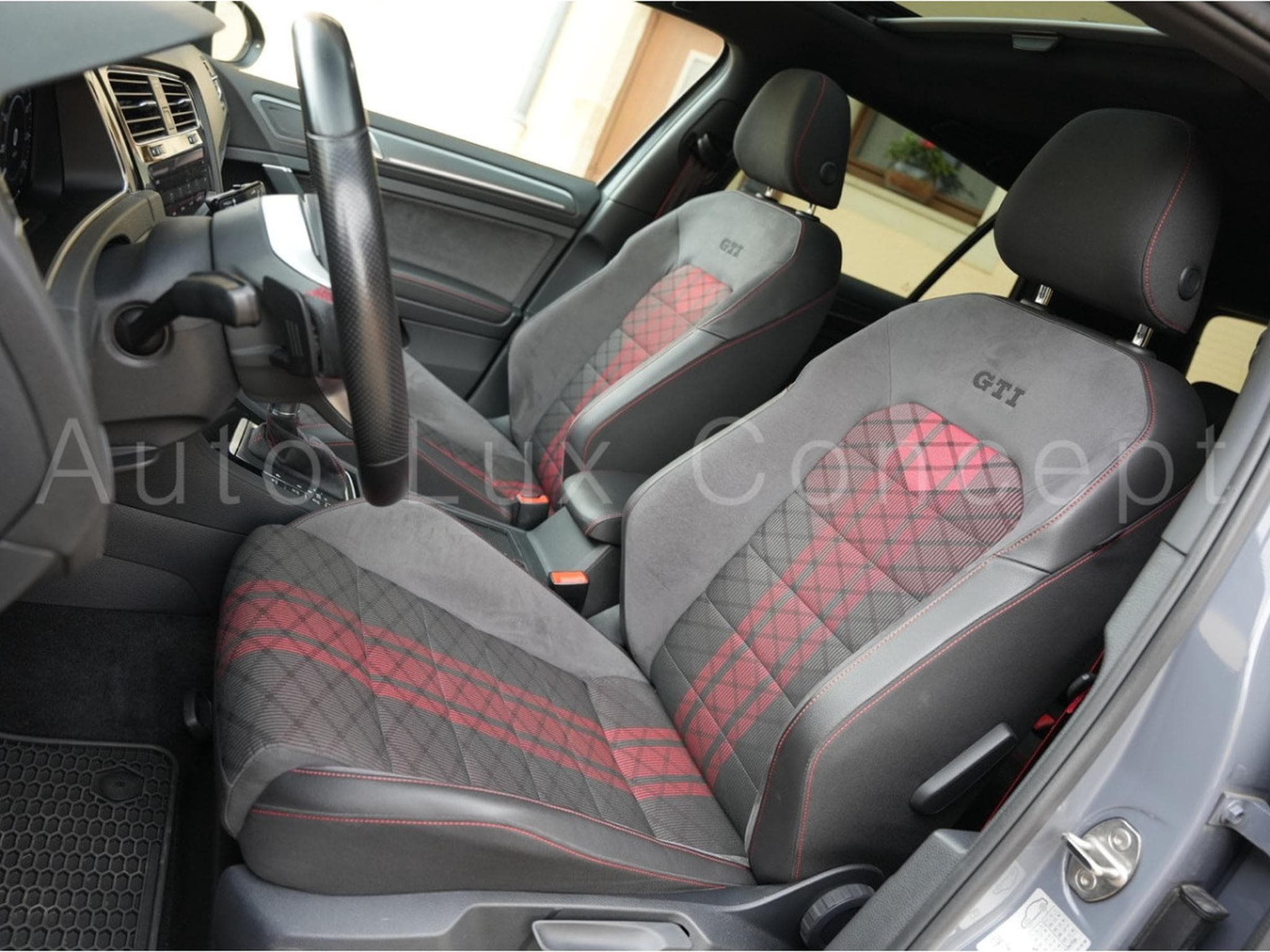 VW Golf GTI TCR 2.0 TSI 290ch DSG7 (2019) - Photo 7