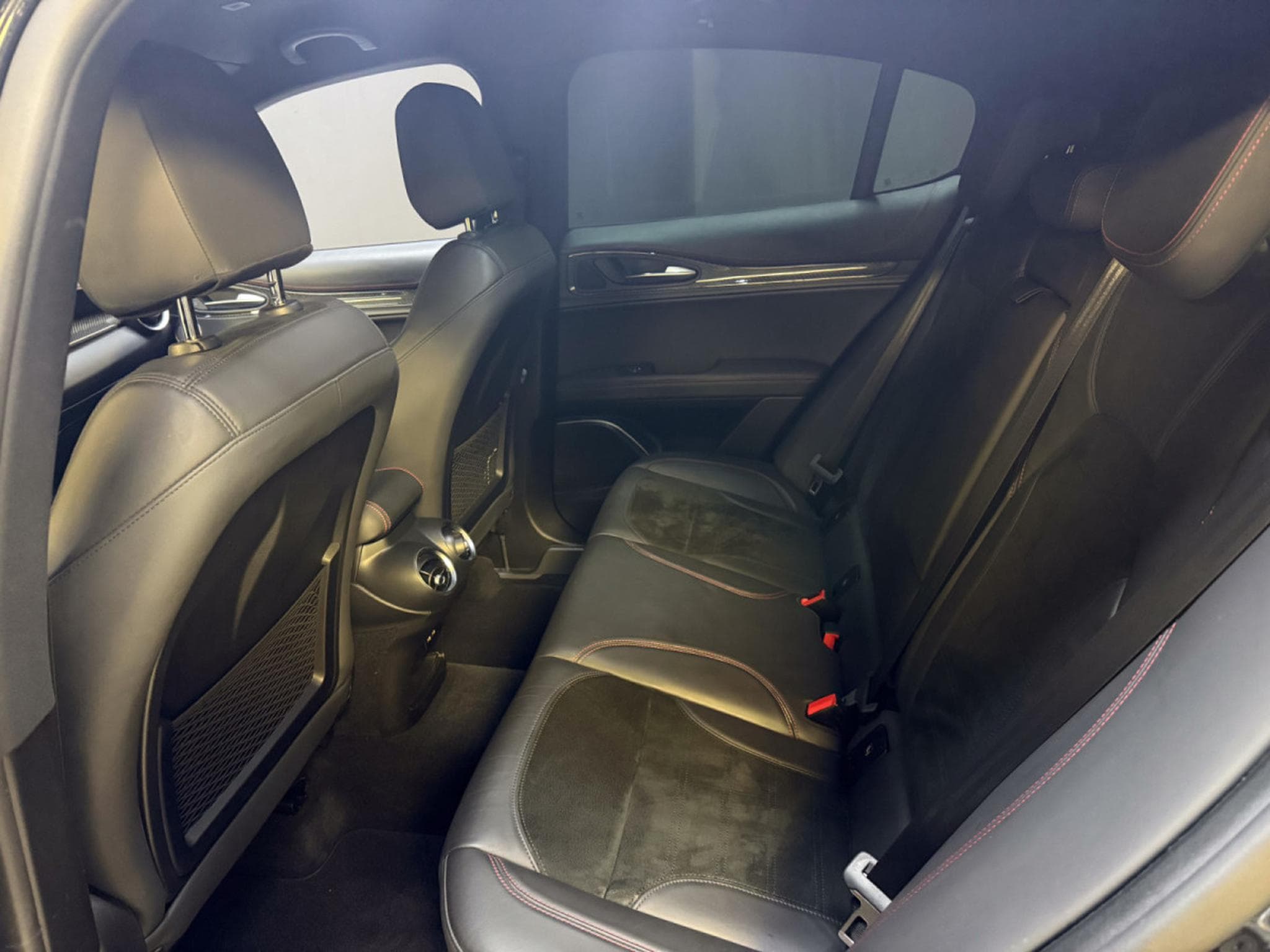 Alfa-Romeo Stelvio Quadrifoglio Q4 (2018) - Foto 11