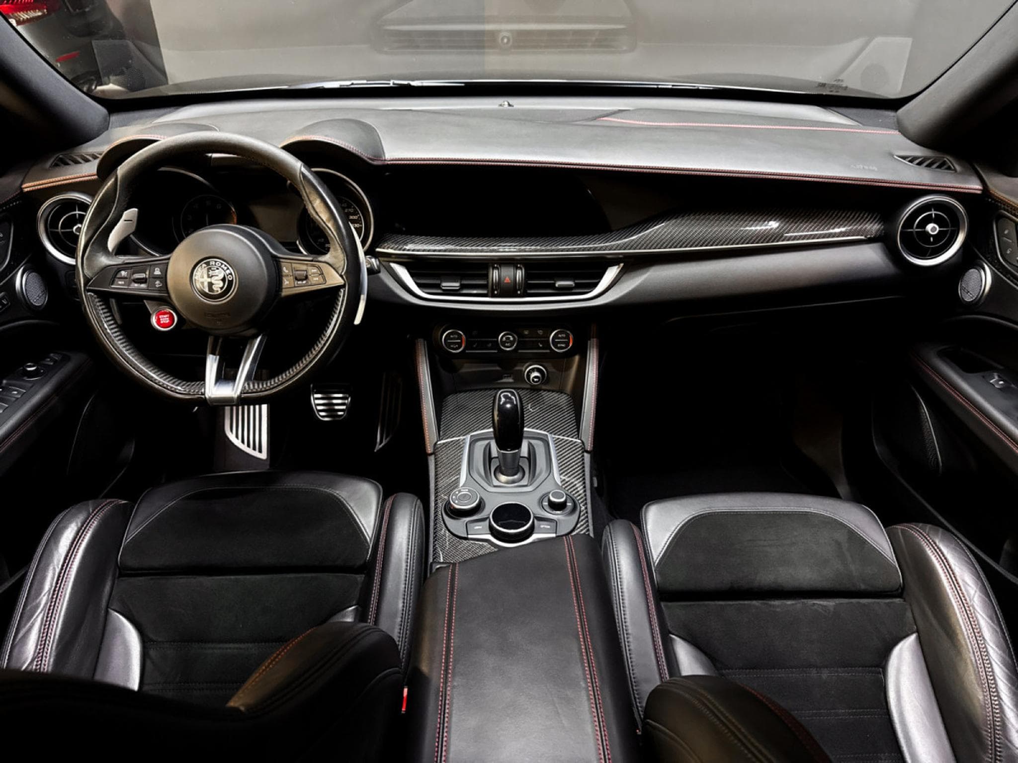 Alfa-Romeo Stelvio Quadrifoglio Q4 (2018) - Foto 12