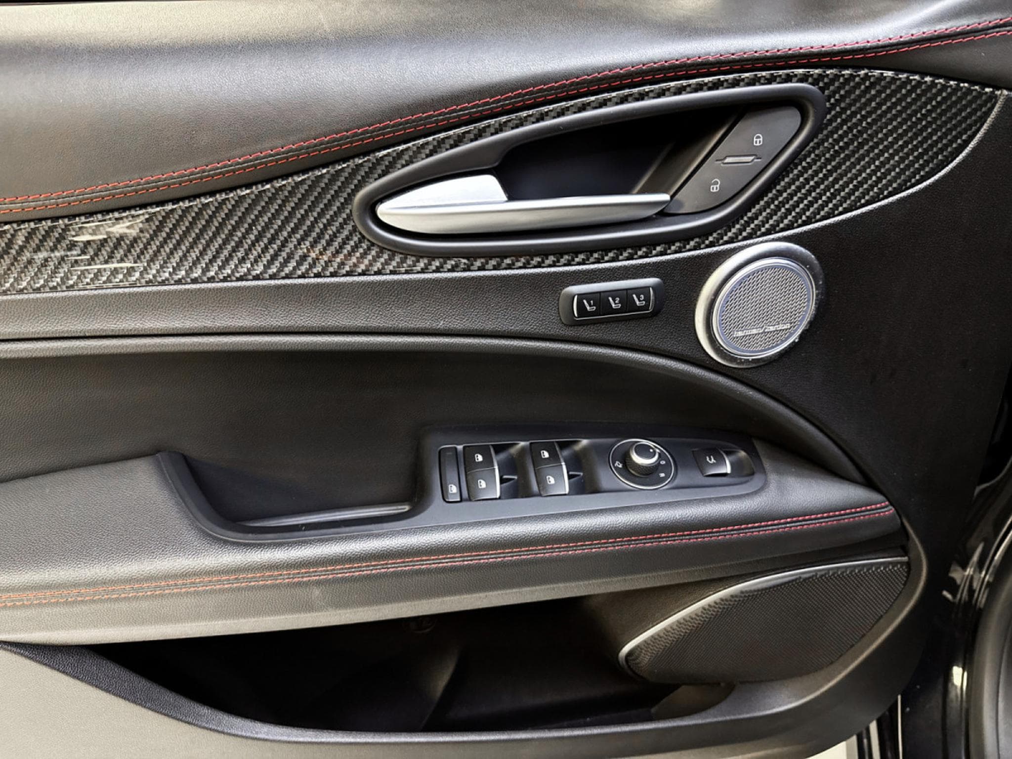 Alfa-Romeo Stelvio Quadrifoglio Q4 (2018) - Foto 13