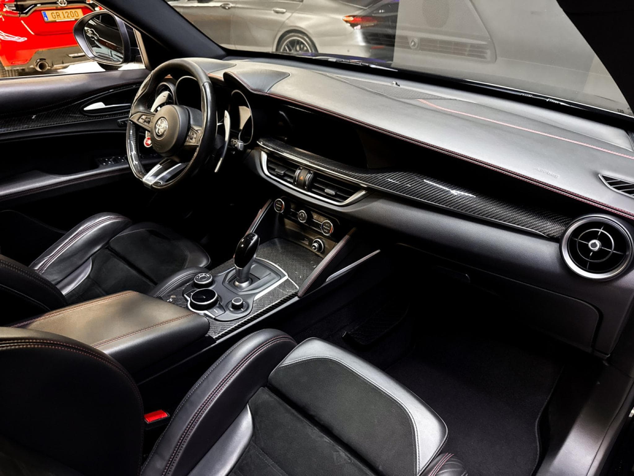 Alfa-Romeo Stelvio Quadrifoglio Q4 (2018) - Foto 14