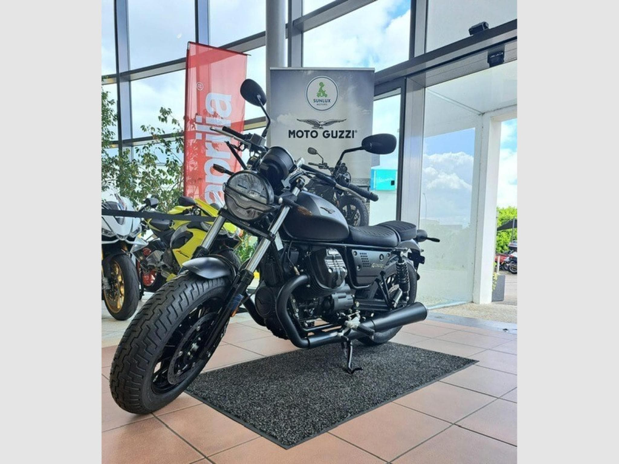 Moto Guzzi V9 (2024) - Foto 1