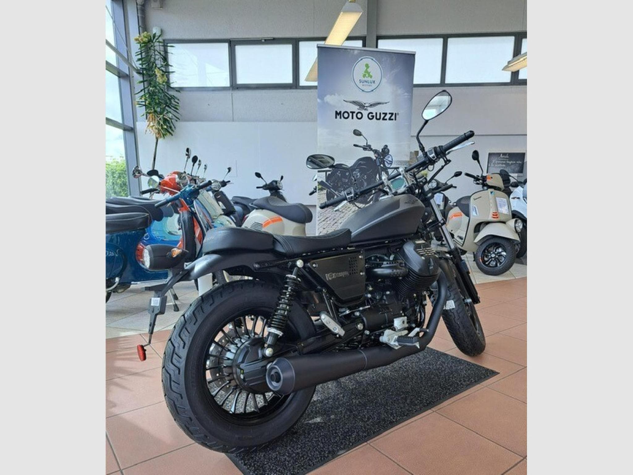 Moto Guzzi V9 (2024) - Foto 4