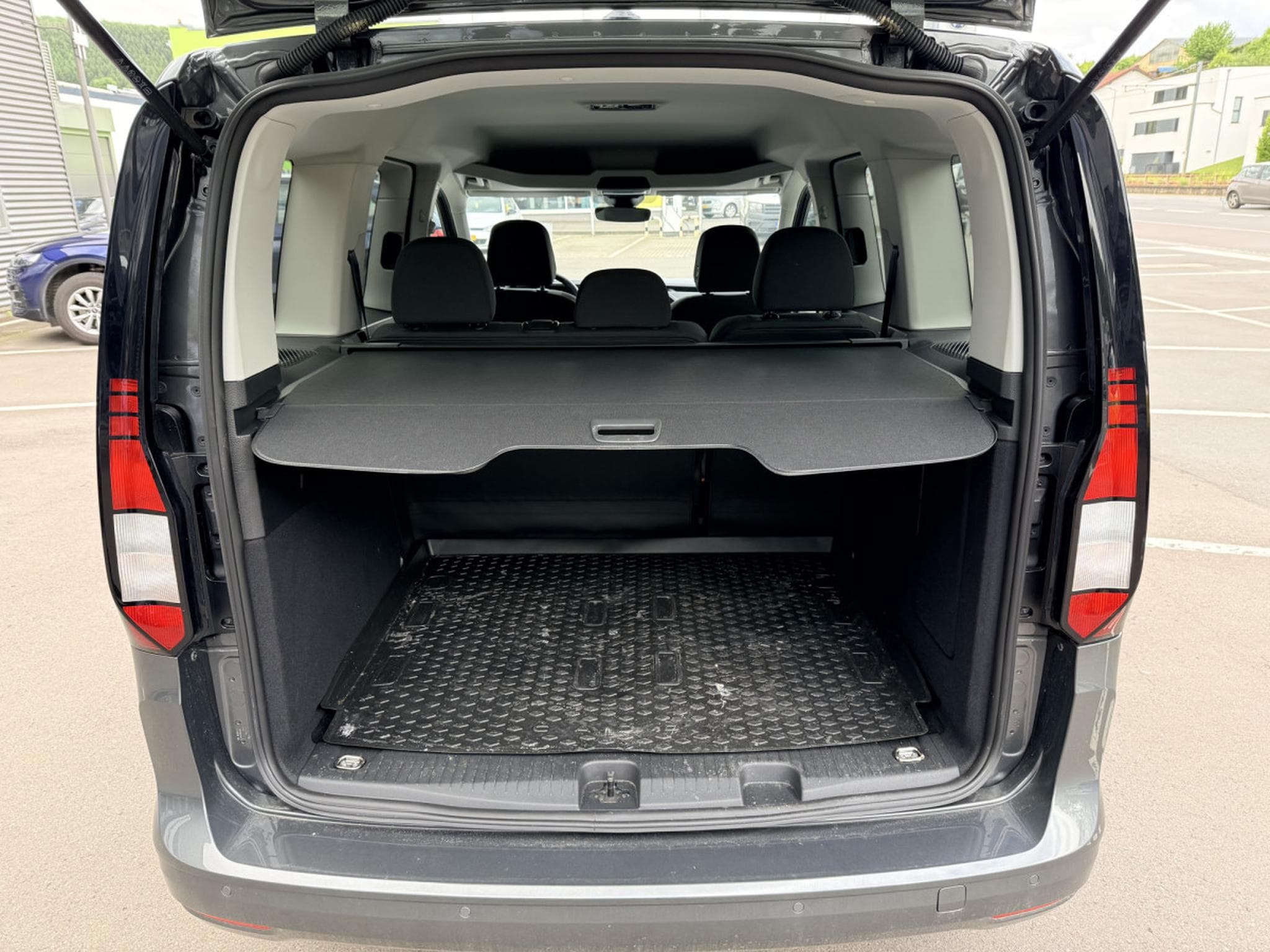 VW Caddy 4 MOTION 2.0 TDI 122cv 6 vitesses (2025) - Foto 8