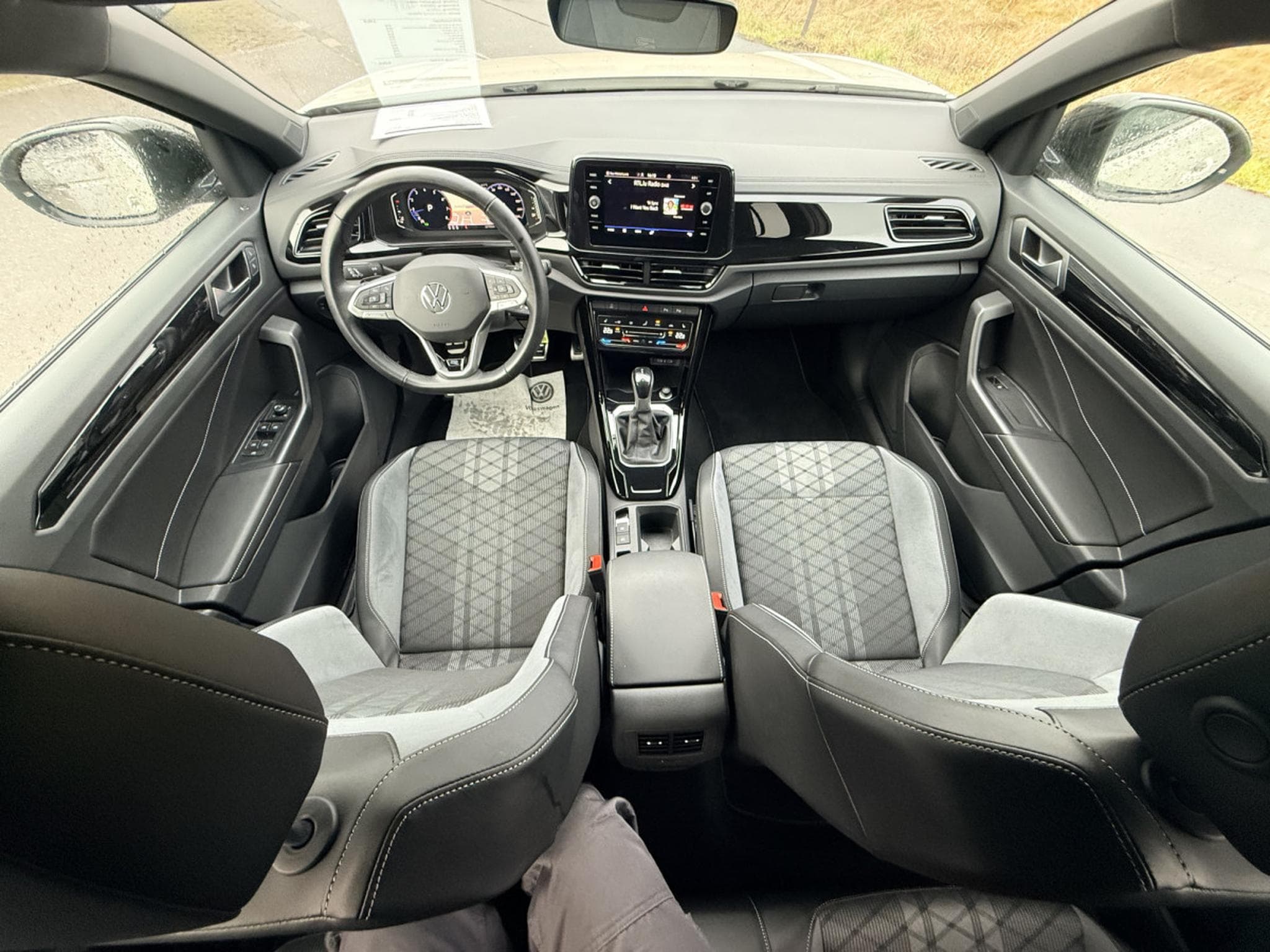 VW T-Roc R-Line 1.5 TSI 150 cv Boîte à double embrayage 7 vitesses (2024) - Photo 4