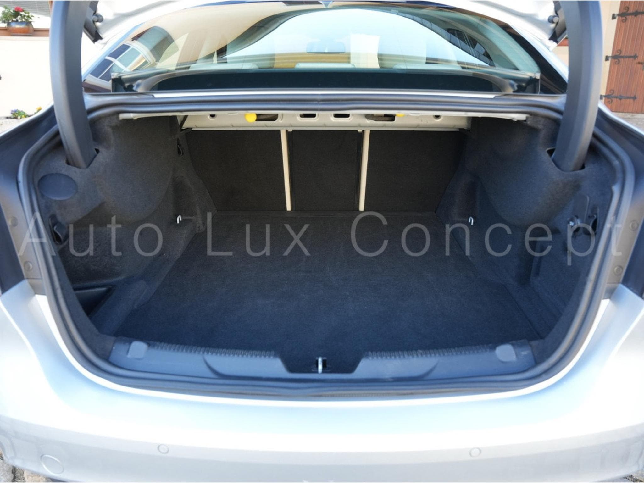 Jaguar XE Portfolio 20t (2016) - Photo 23