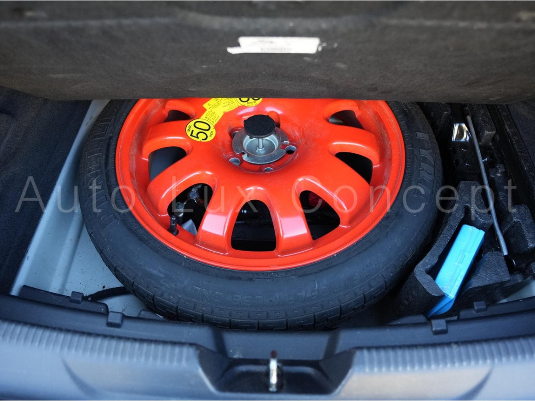 Jaguar XE Portfolio 20t (2016) - Photo 24