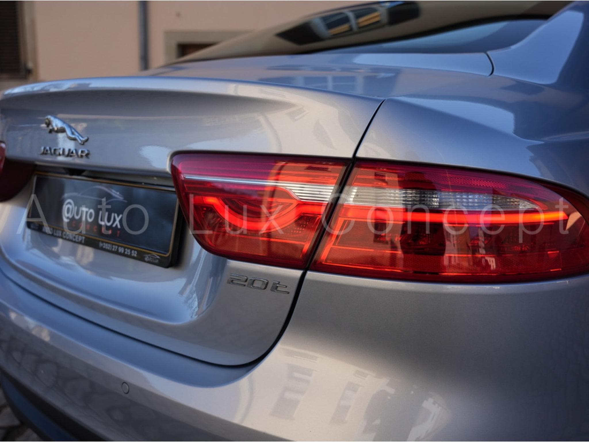 Jaguar XE Portfolio 20t (2016) - Photo 30