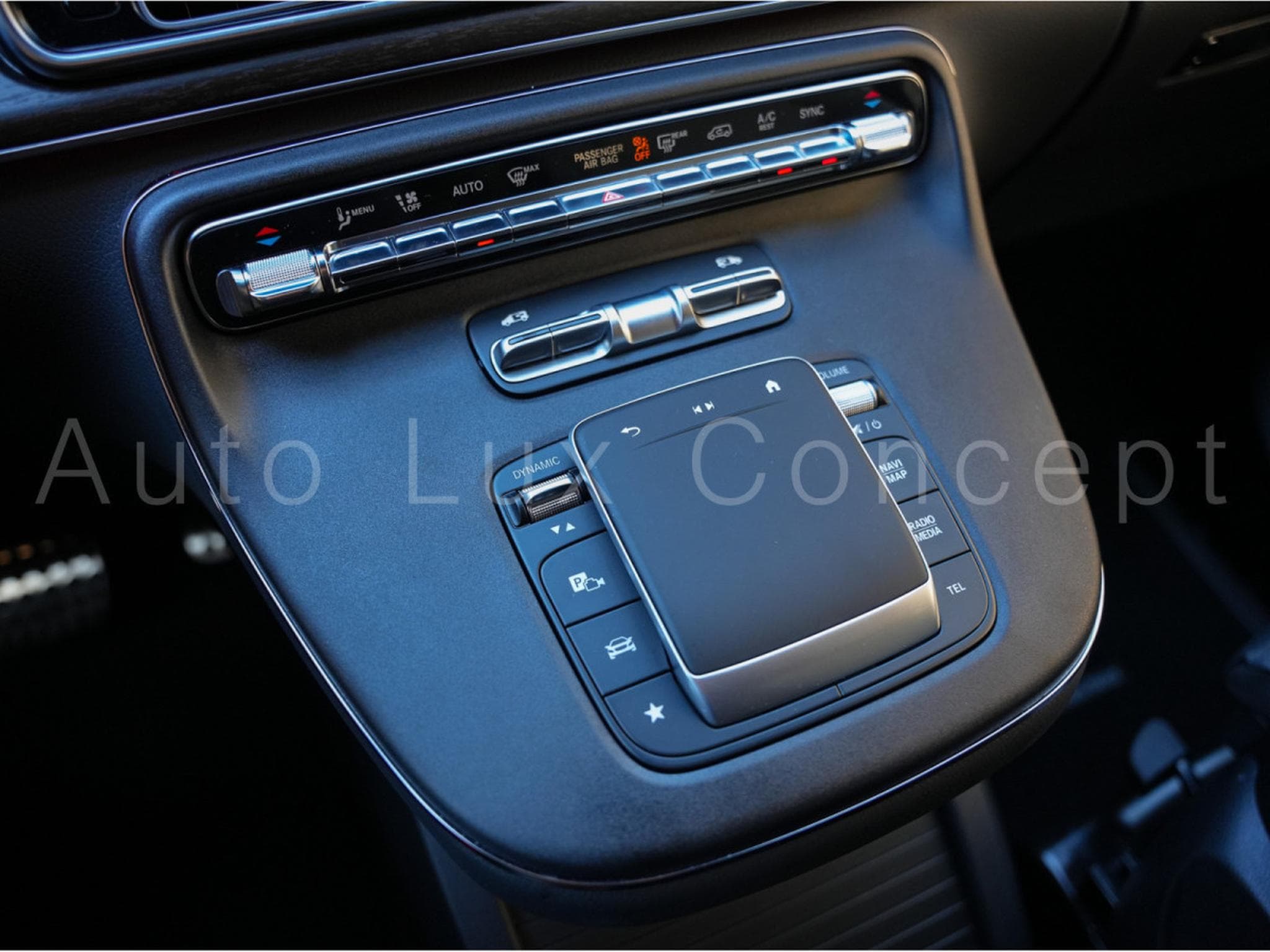 Mercedes V 300 d AMG Line L2 (2025) - Photo 25