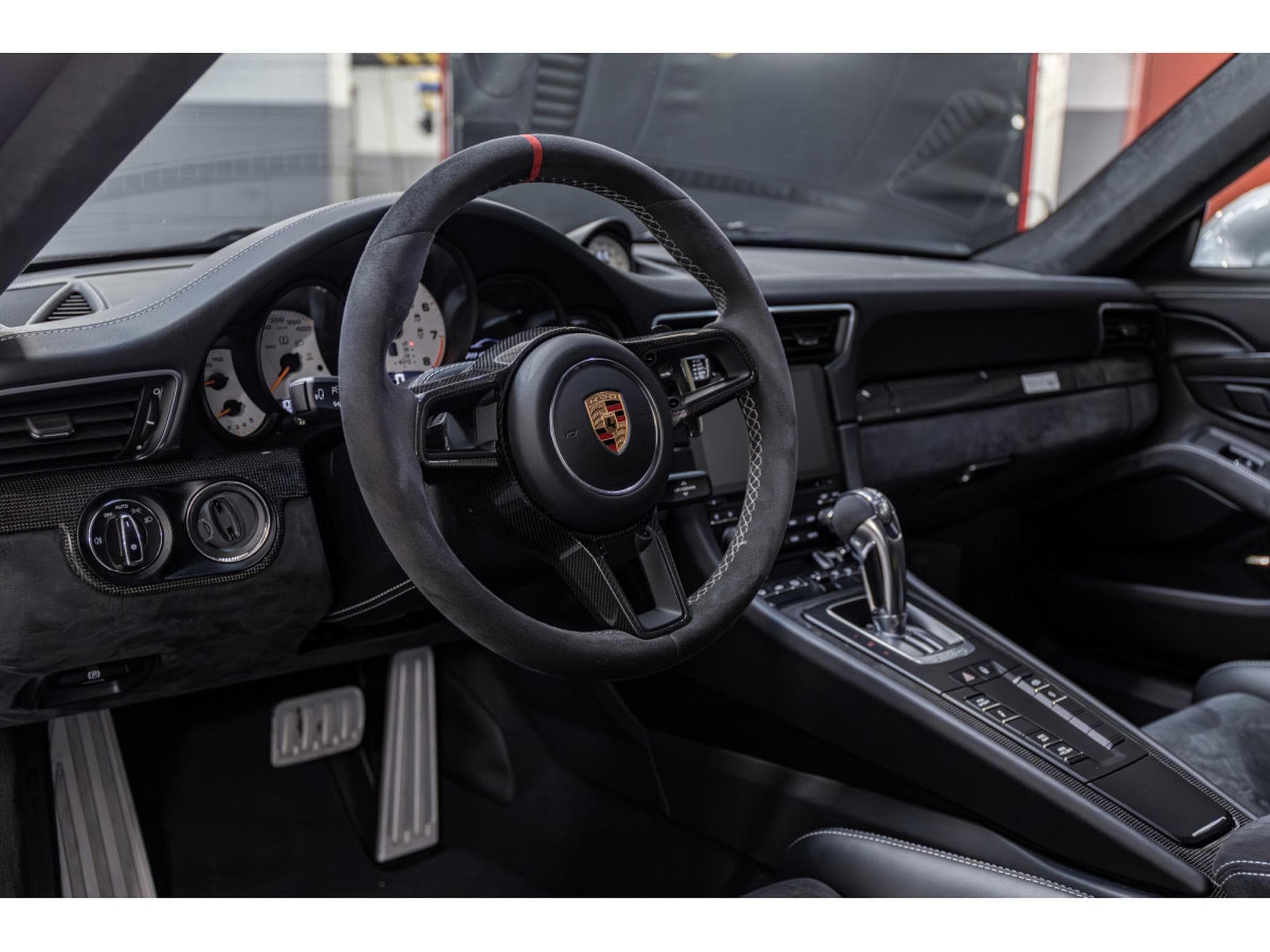 Porsche 911 GT2 RS (2018) - Photo 10