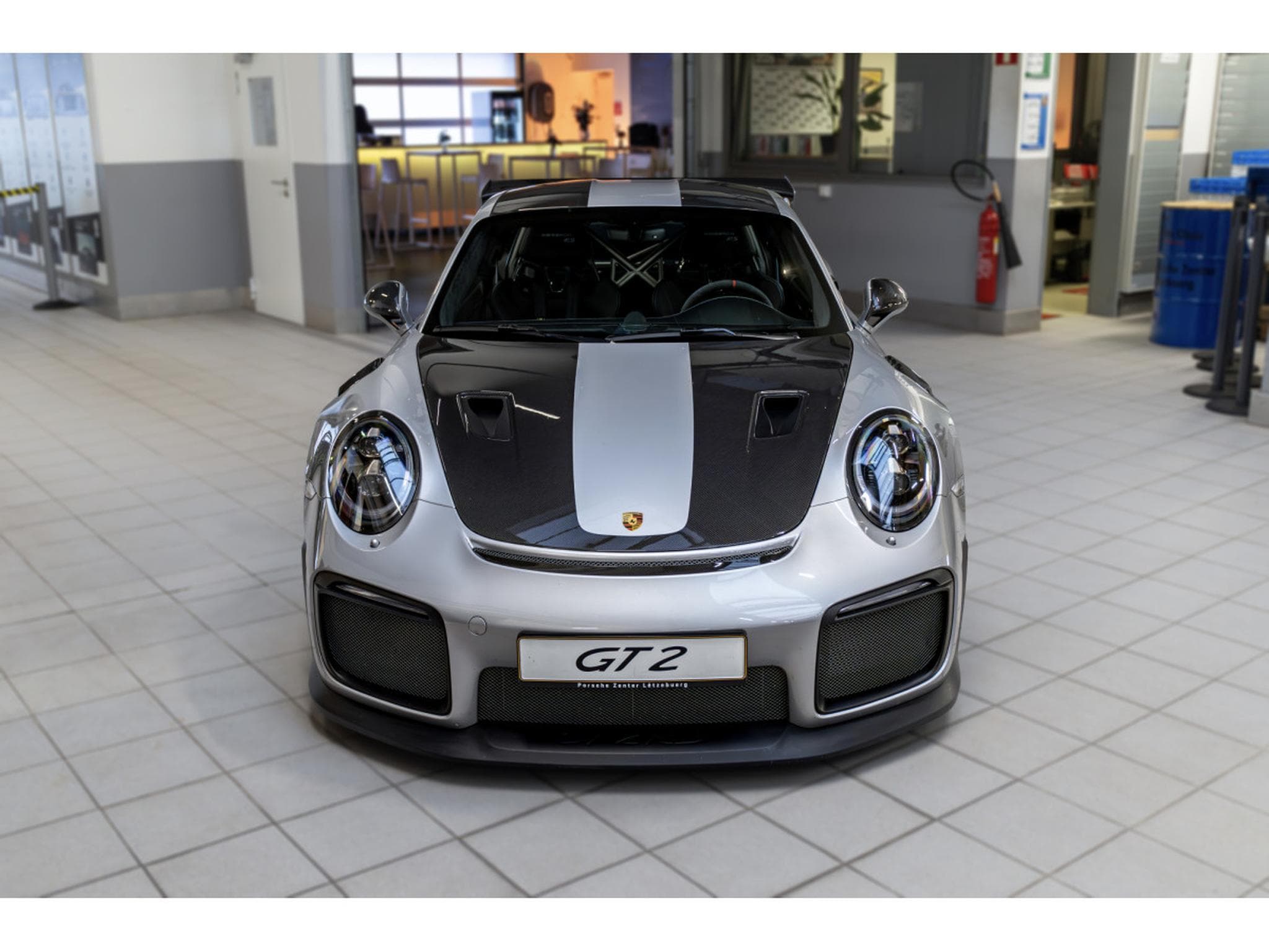 Porsche 911 GT2 RS (2018) - Photo 4