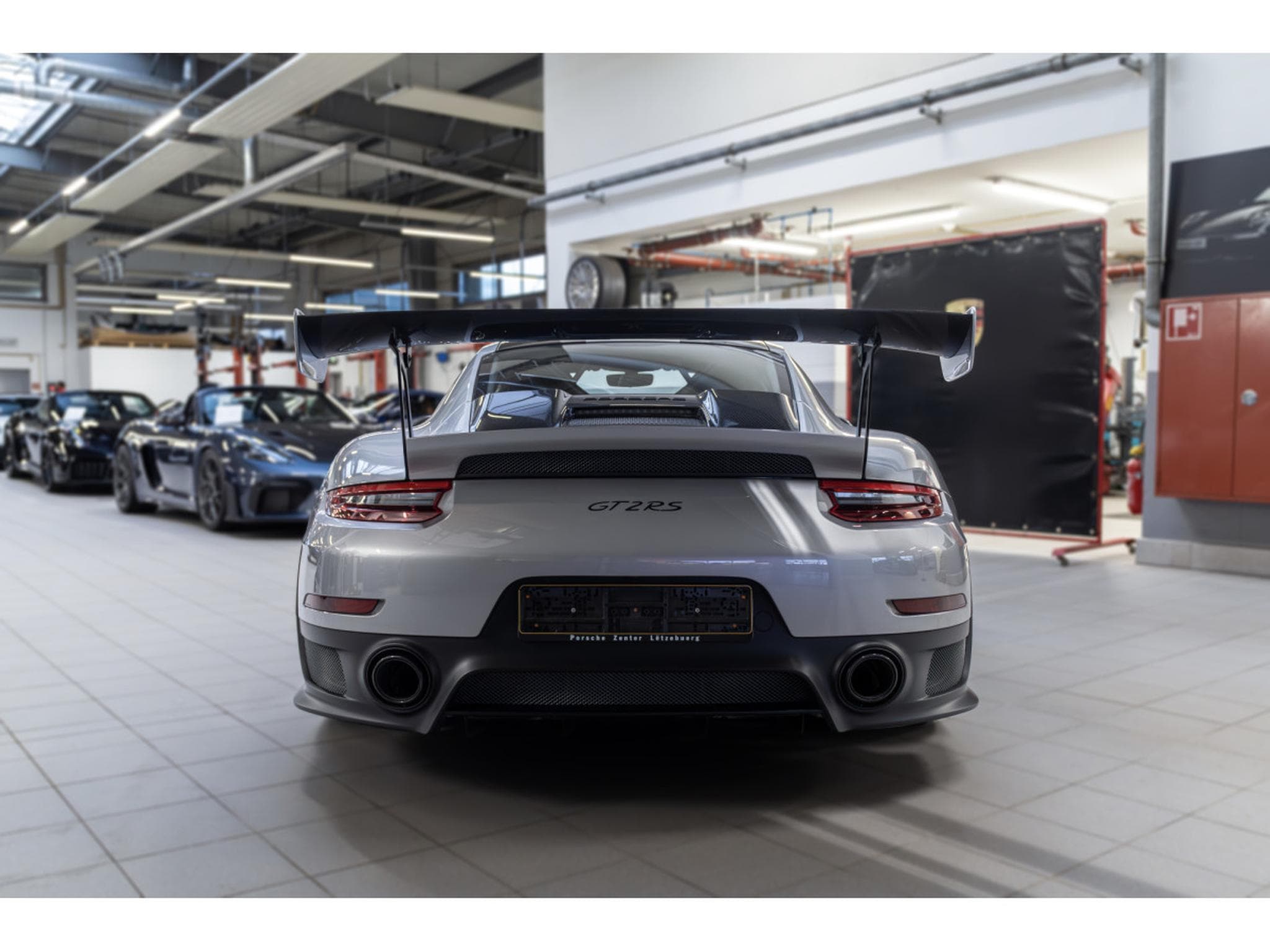 Porsche 911 GT2 RS (2018) - Photo 5