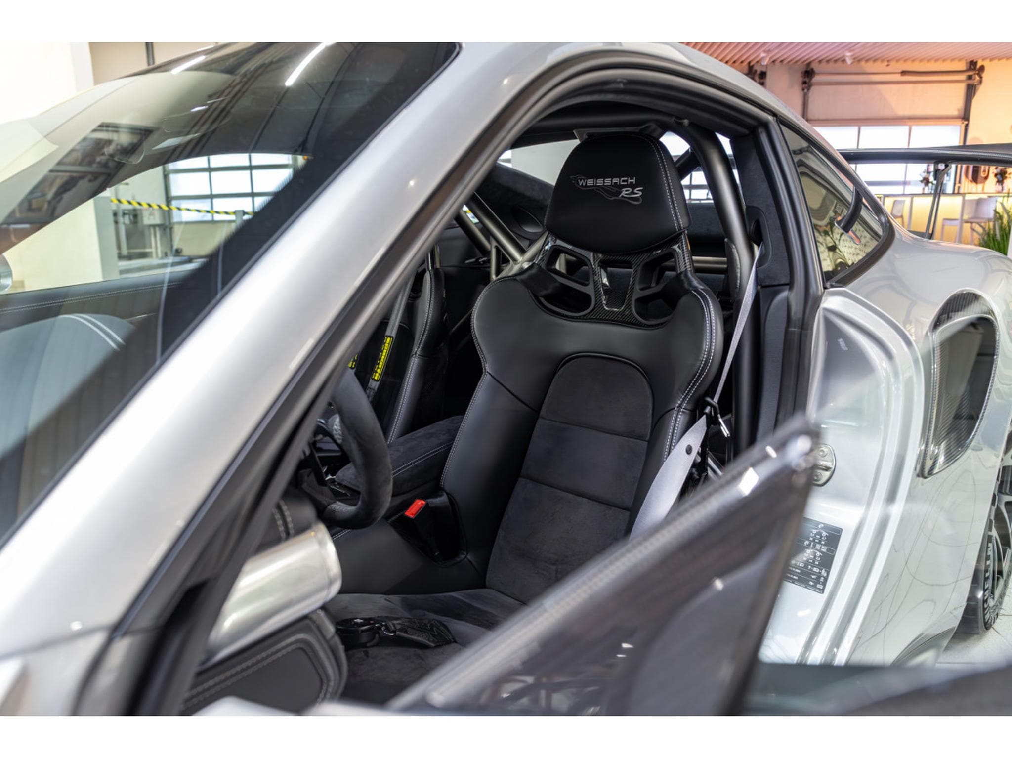 Porsche 911 GT2 RS (2018) - Photo 6