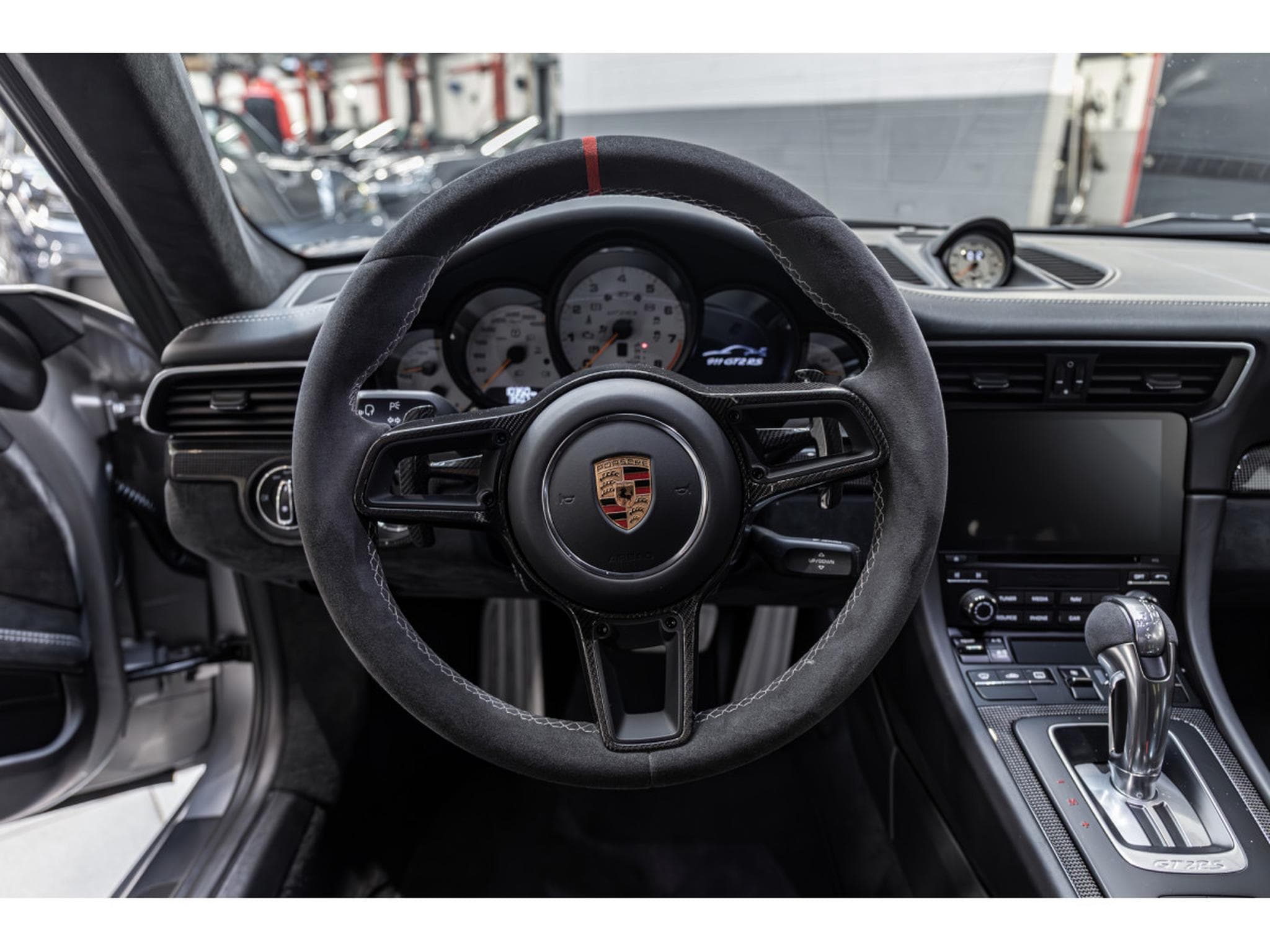 Porsche 911 GT2 RS (2018) - Photo 9