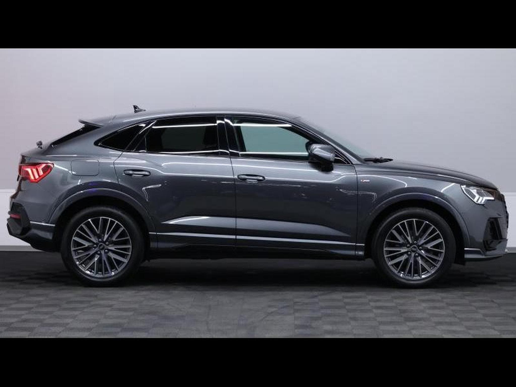 Audi Q3 35 TFSi 150 S-tronic (2022) - Photo 3
