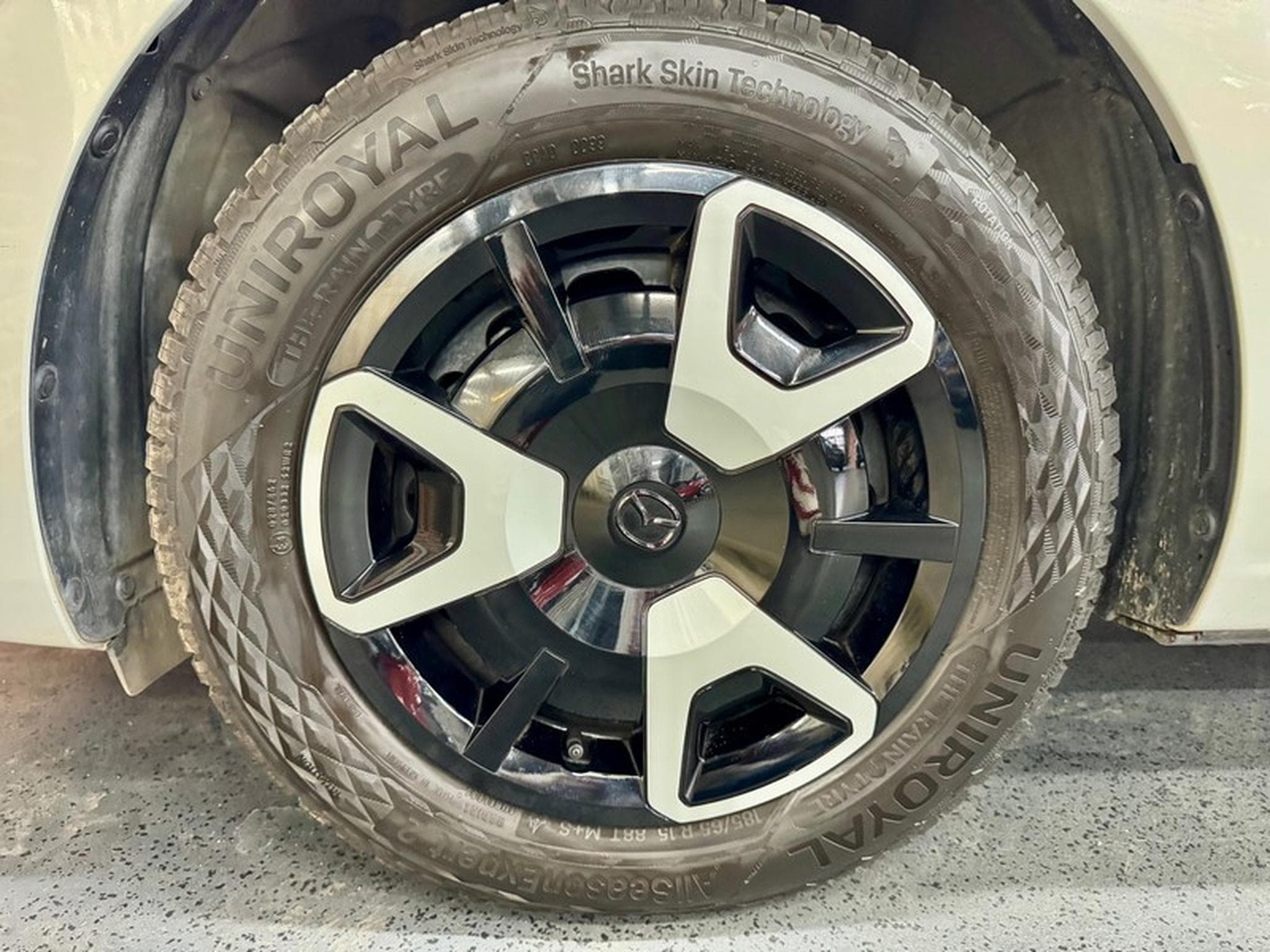 Mazda 2 2 1.5 90cv CENTER-LINE (2024) - Foto 3