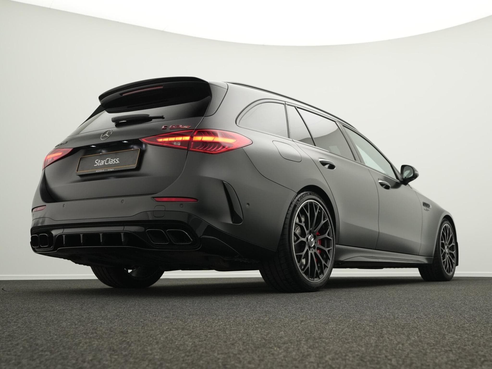 Mercedes C 63 AMG S E PERF T Night+Burm+360°+Pano+Digital (2025) - Foto 11