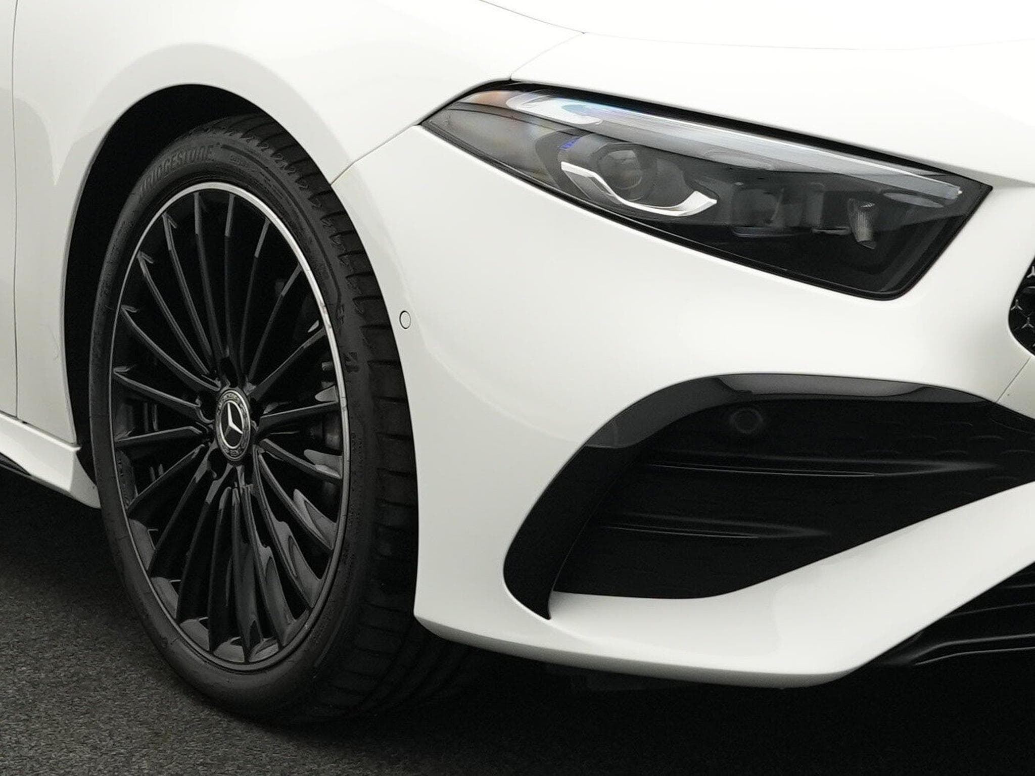 Mercedes A 200 d AMG-Line Multi+Night+19"+Ambi (2025) - Foto 9