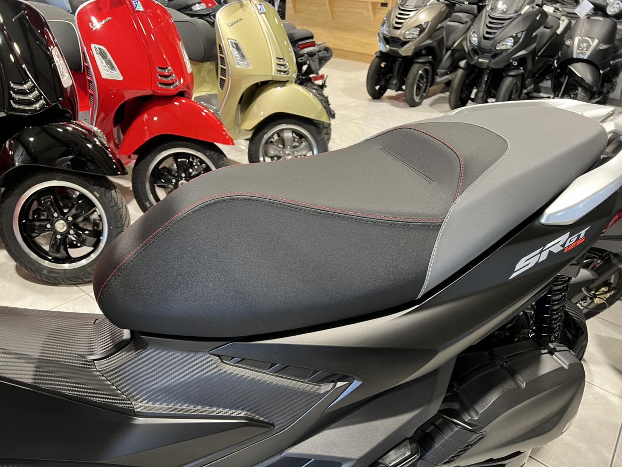 Aprilia SR GT SPORT GREY BLACK (2024) - Photo 6
