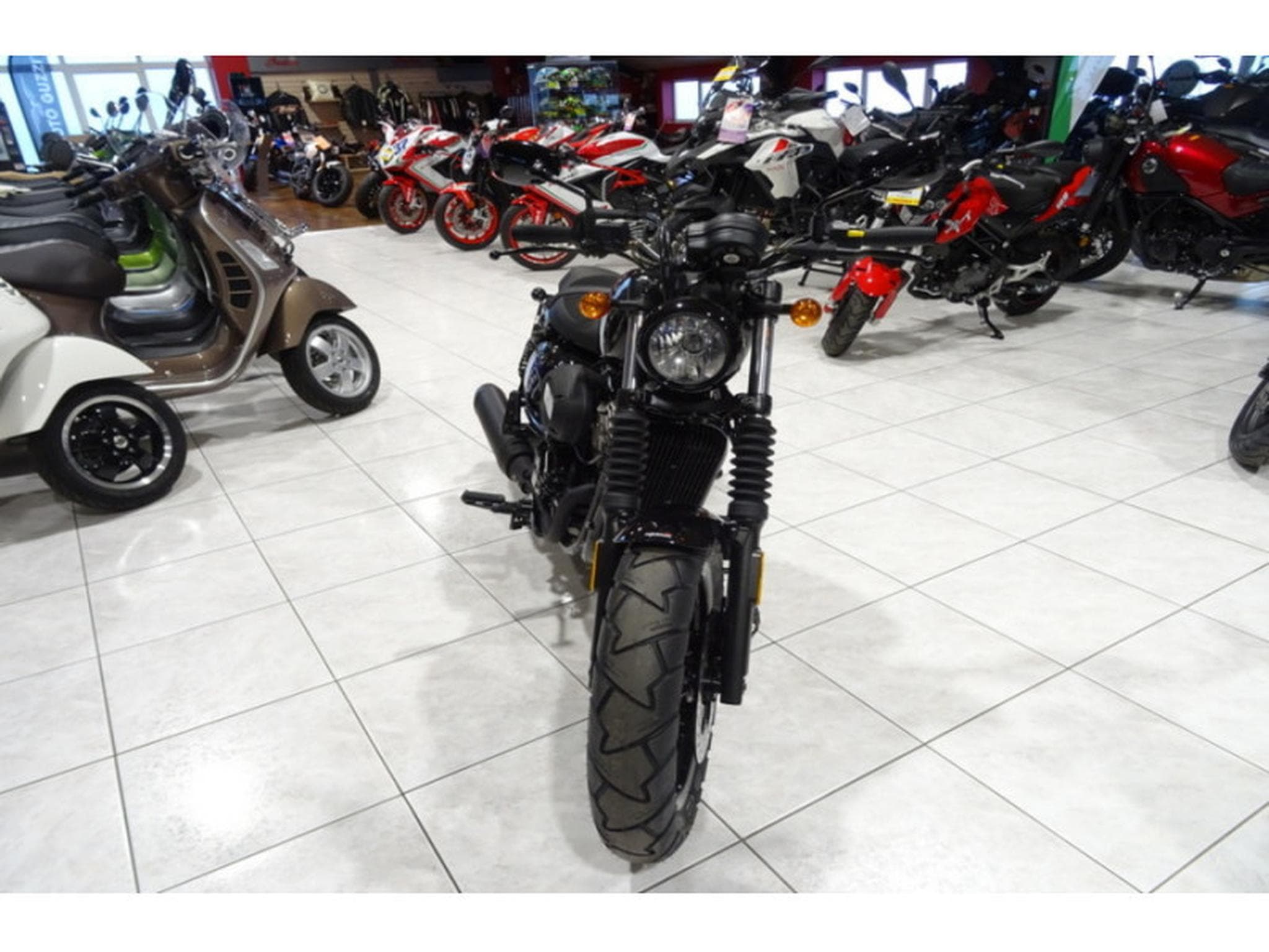 Hyosung Aquila BOBBER V-TWIN (2024) - Foto 2