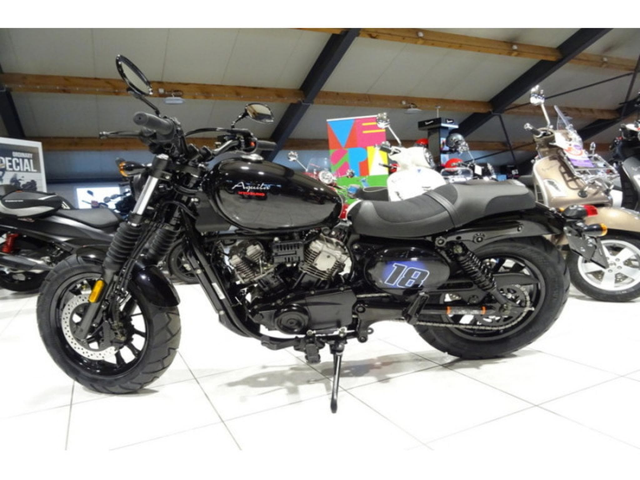 Hyosung Aquila BOBBER V-TWIN (2024) - Foto 4