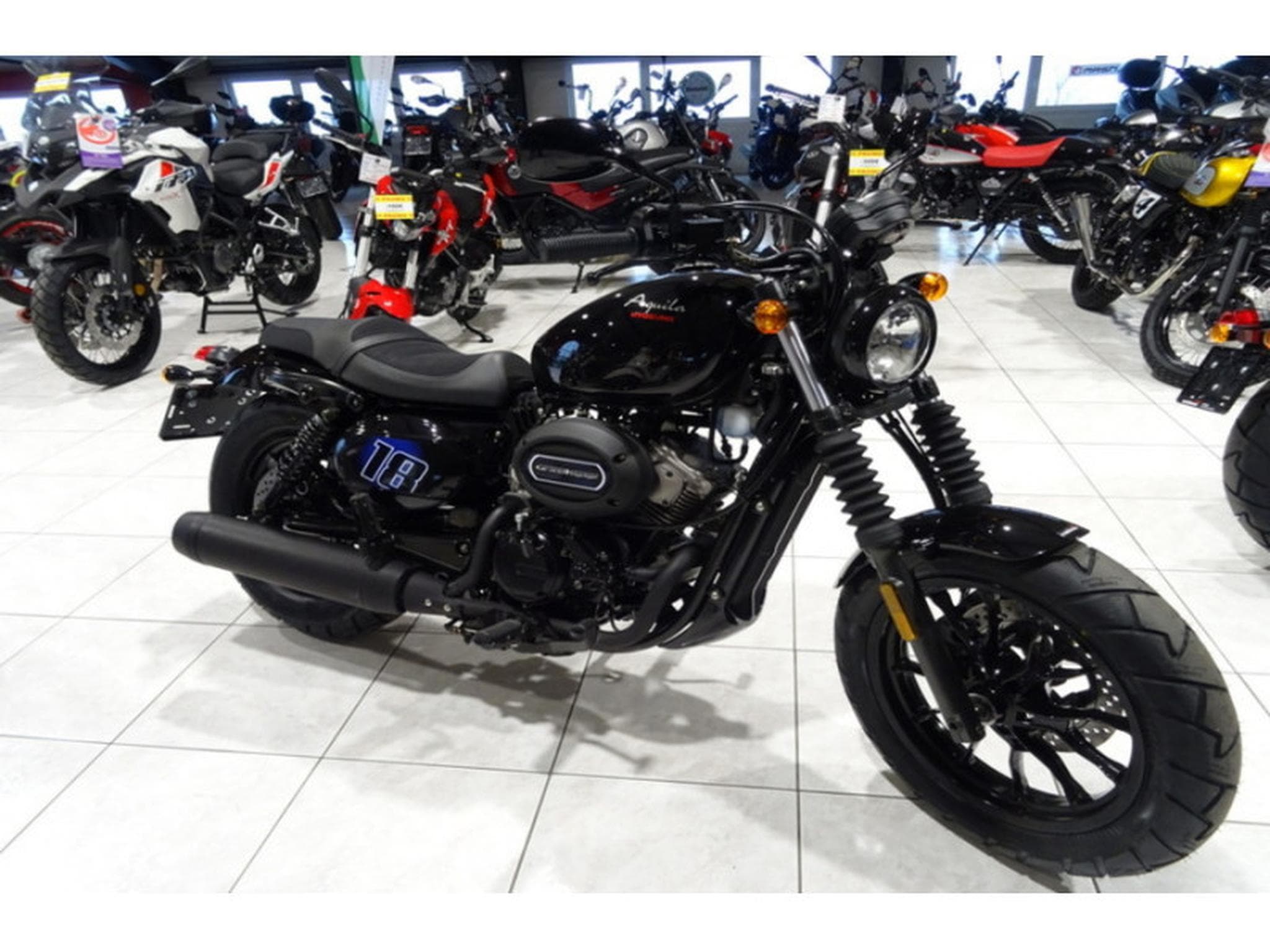 Hyosung Aquila BOBBER V-TWIN (2024) - Foto 8