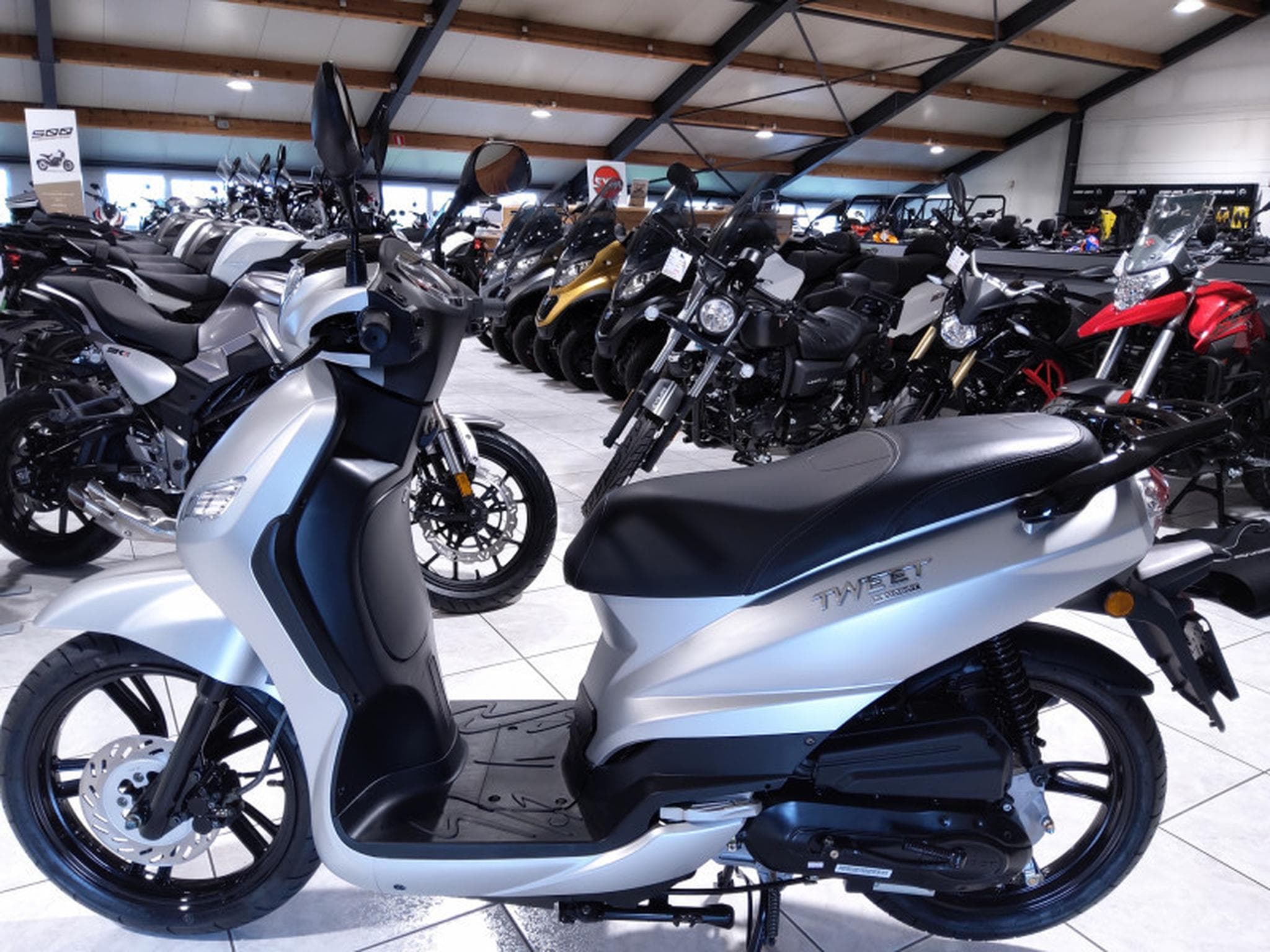 Peugeot Tweet EVO  4T Classe A 25km/h ou B 45 km/h (2024) - Foto 4