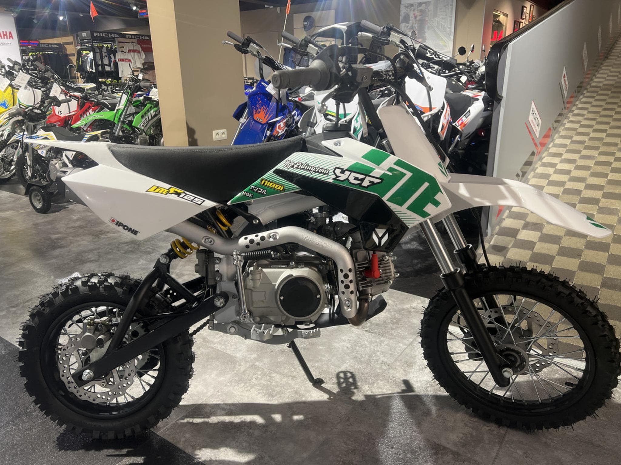 YCF Lite F (2024) - Foto 1