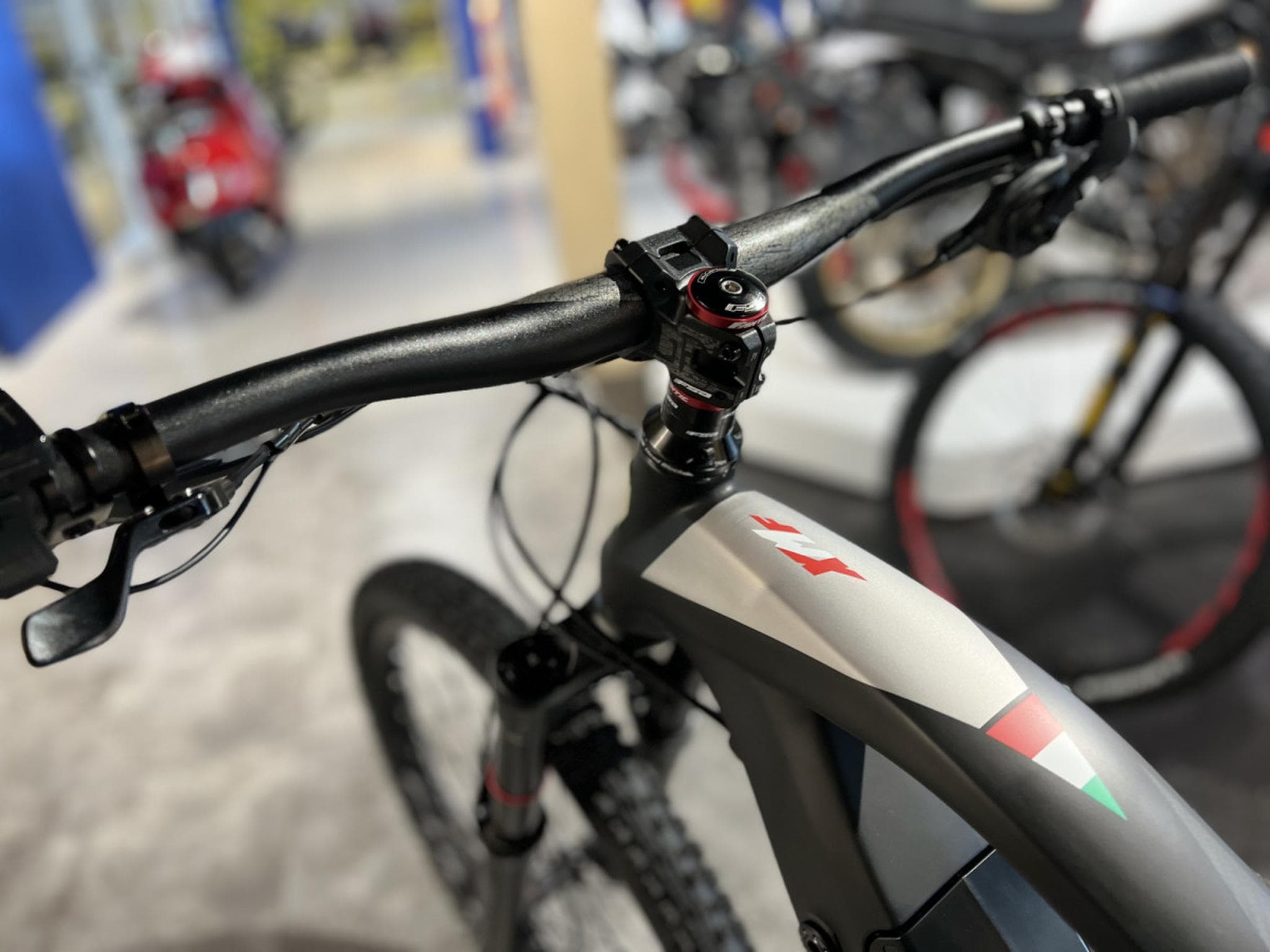 Fantic XMF 1.7 CARBON SPORT 720Wh, 29''-27,5'', freins 4 pistons, 90 Nm (2026) - Foto 7