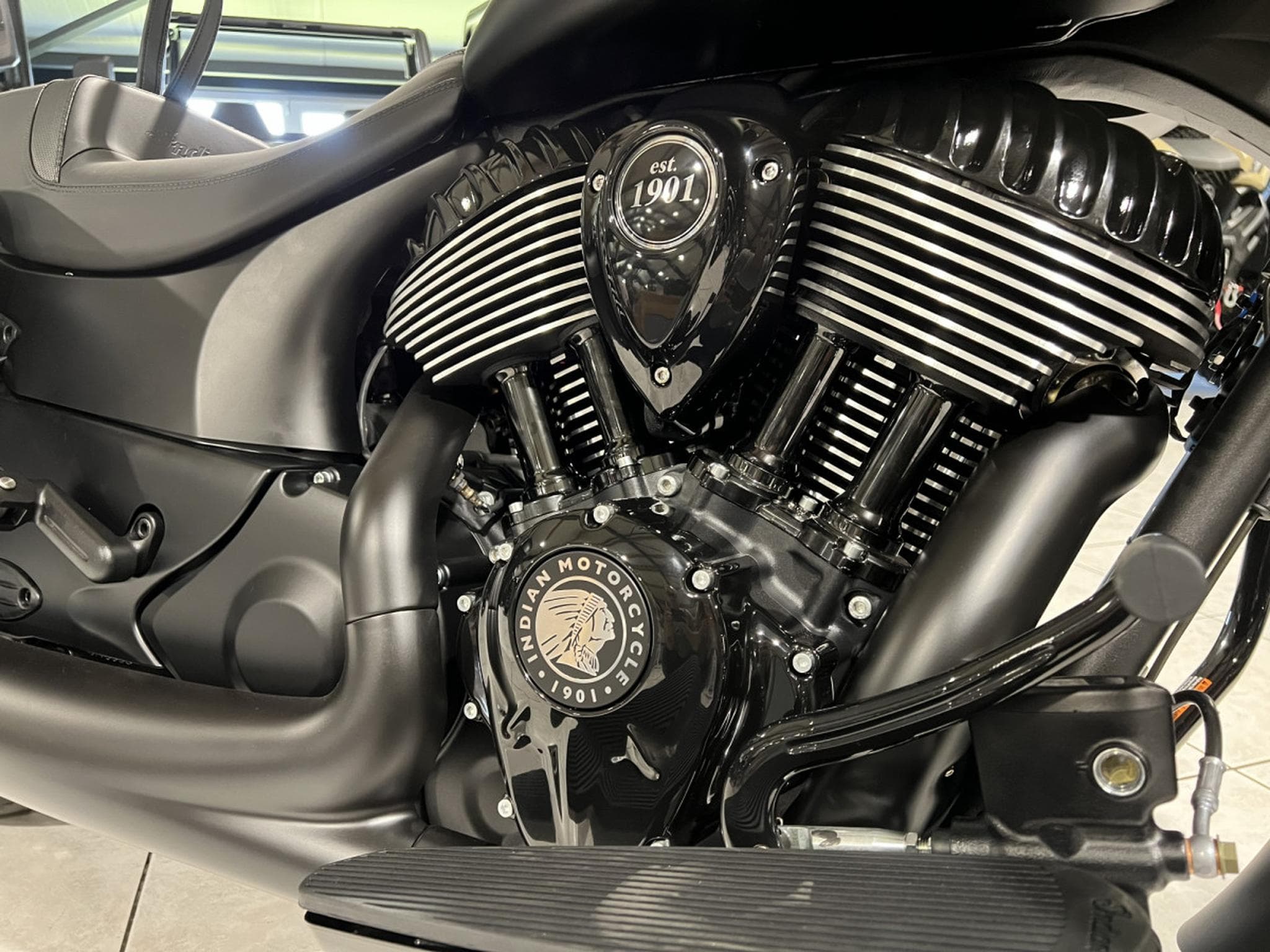 Indian Chieftain Dark Horse Black Smoke (2024) - Foto 7